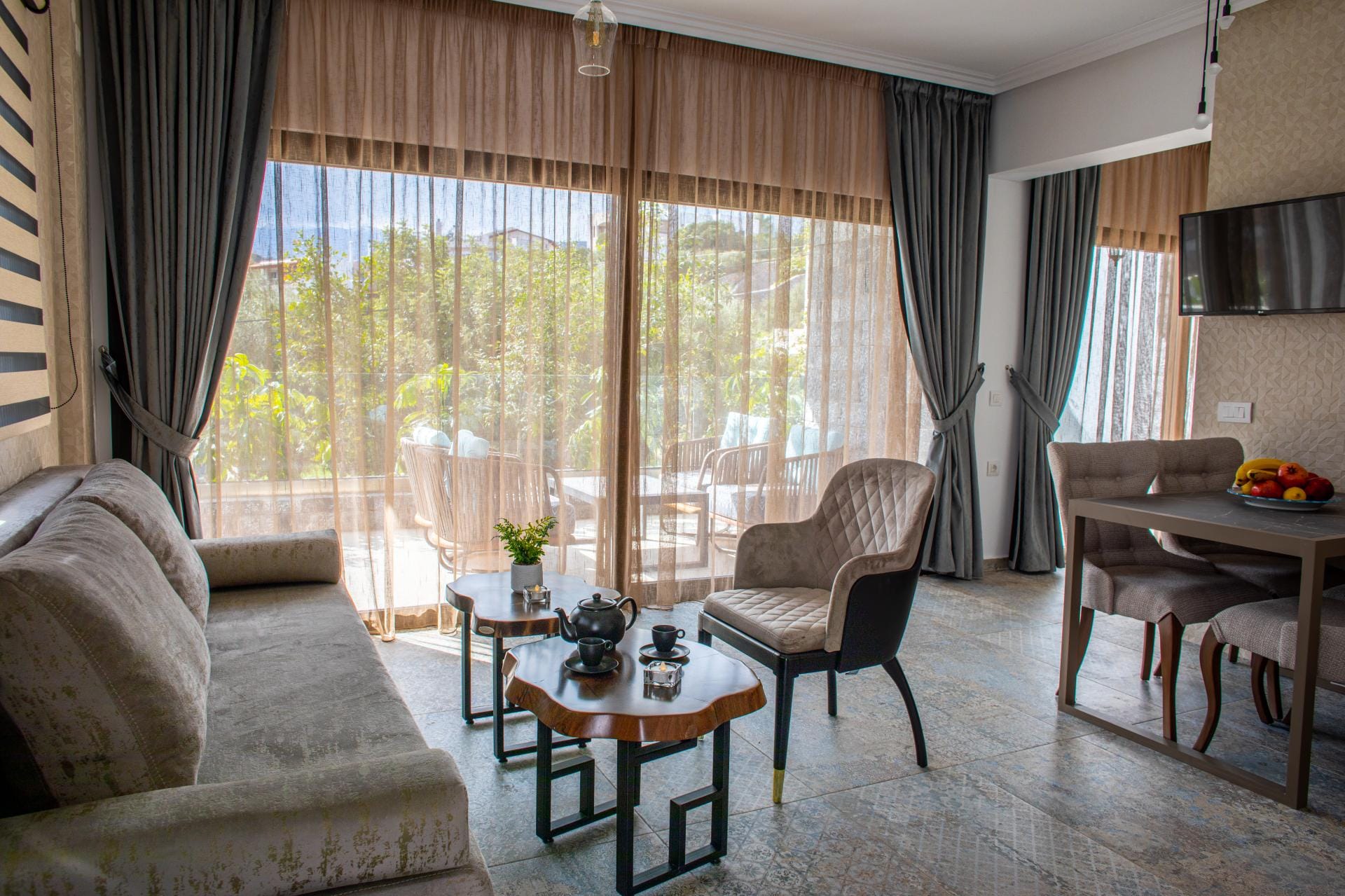 Junior Suite Pool View & Outdoor Jetted Tub