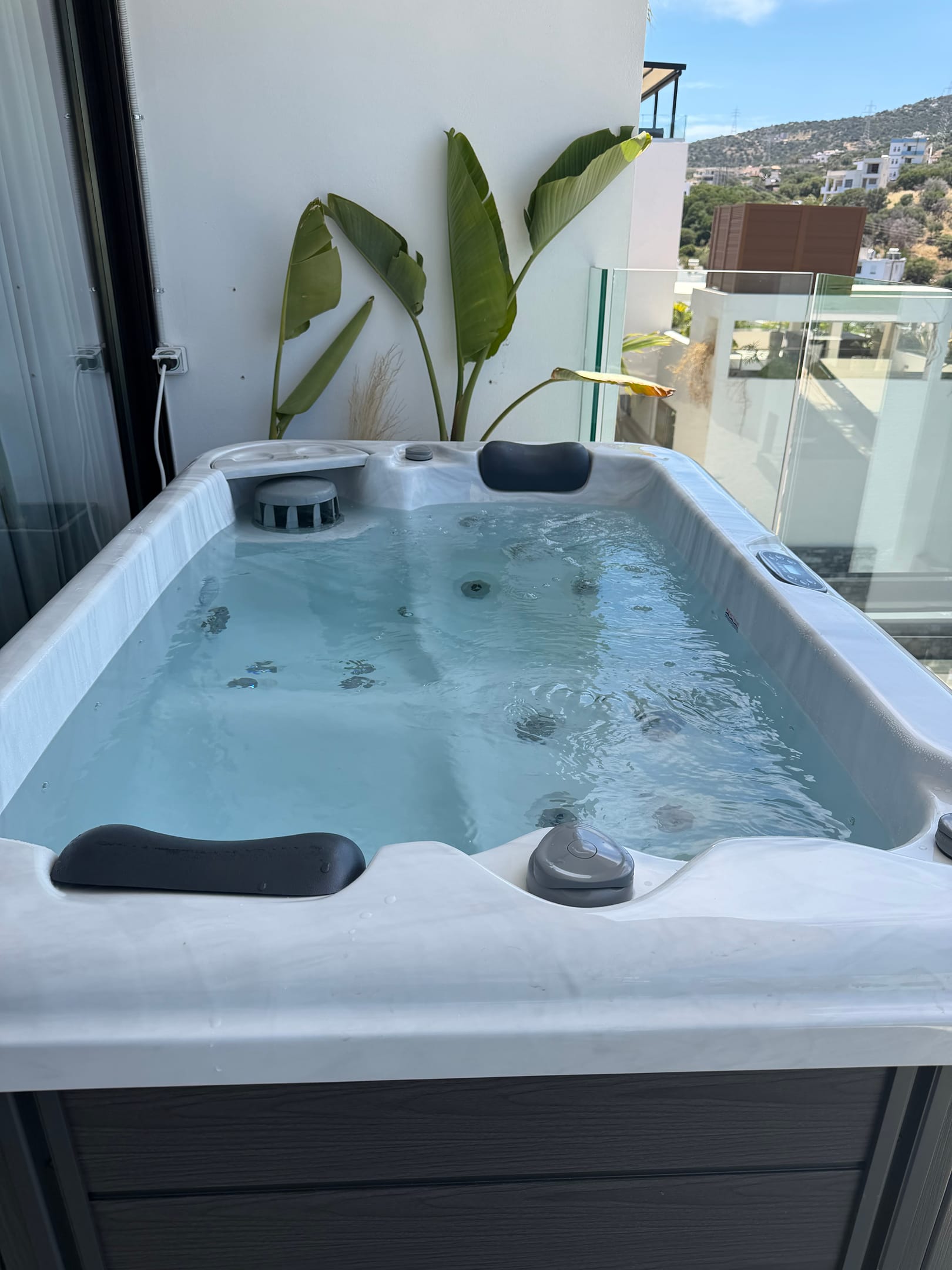 One Bedroom Suite with Pool View &amp; Outdoor Jetted Tub