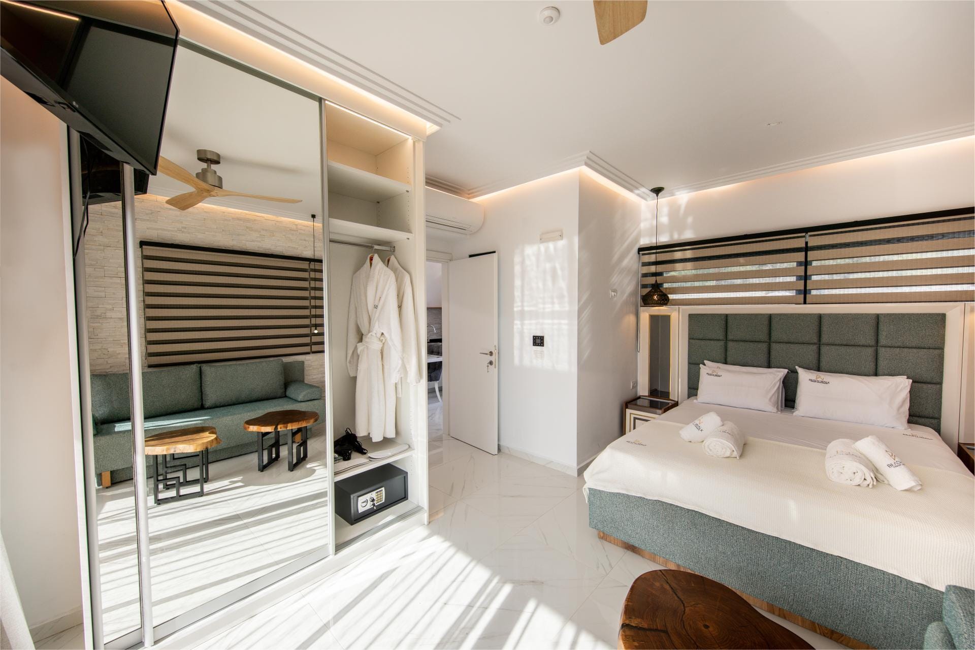 Premium One Bedroom Suite with Sea View & Outdoor Jetted Tub