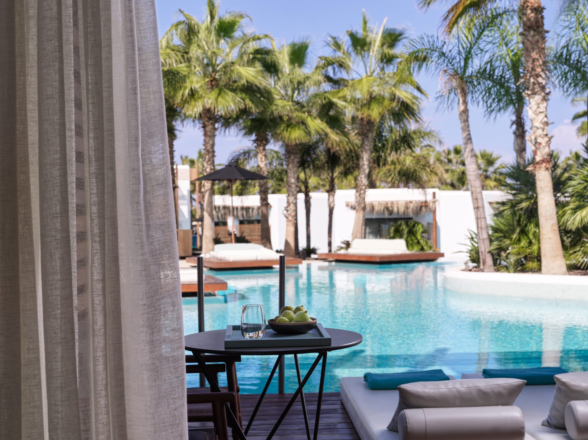 Luxury Swim Up Room