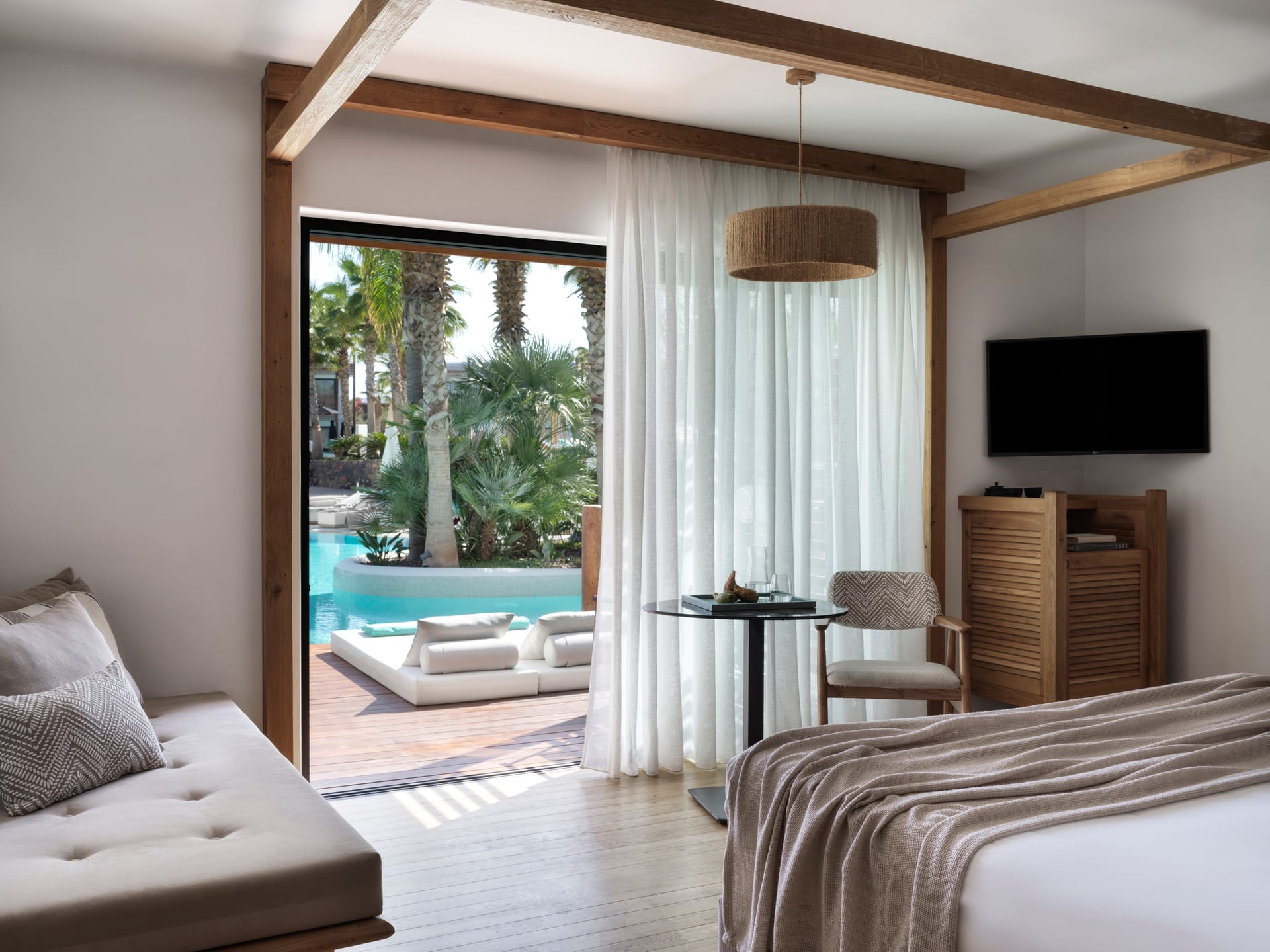 Premium Swim Up Room
