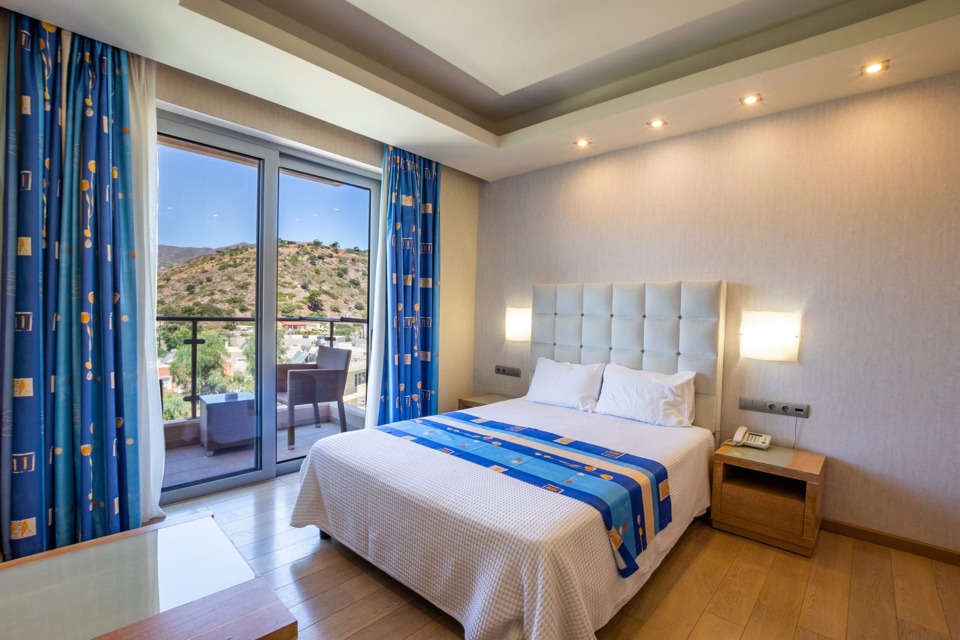 Standard Room with Mountain View