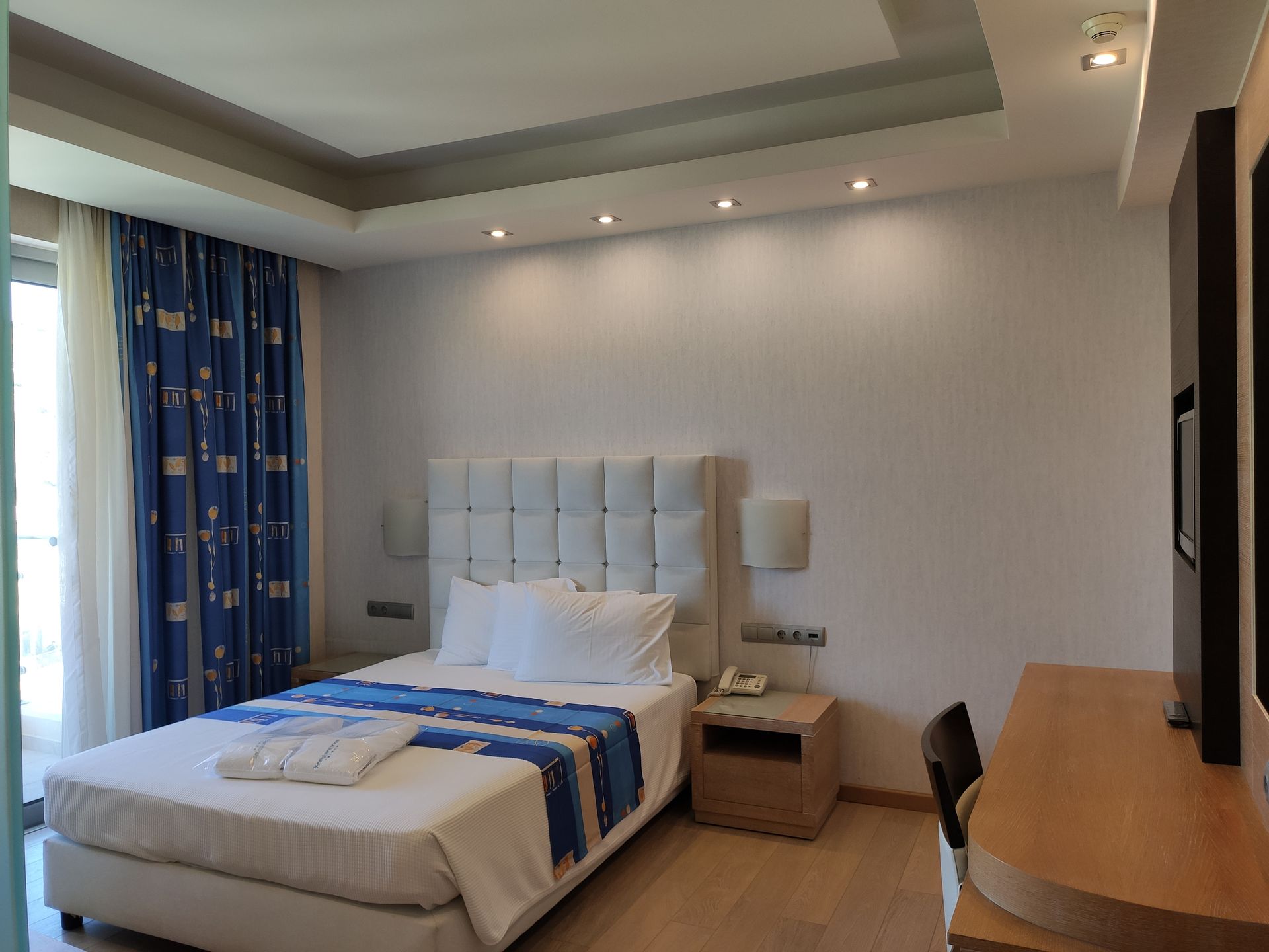 Standard Room with Mountain View