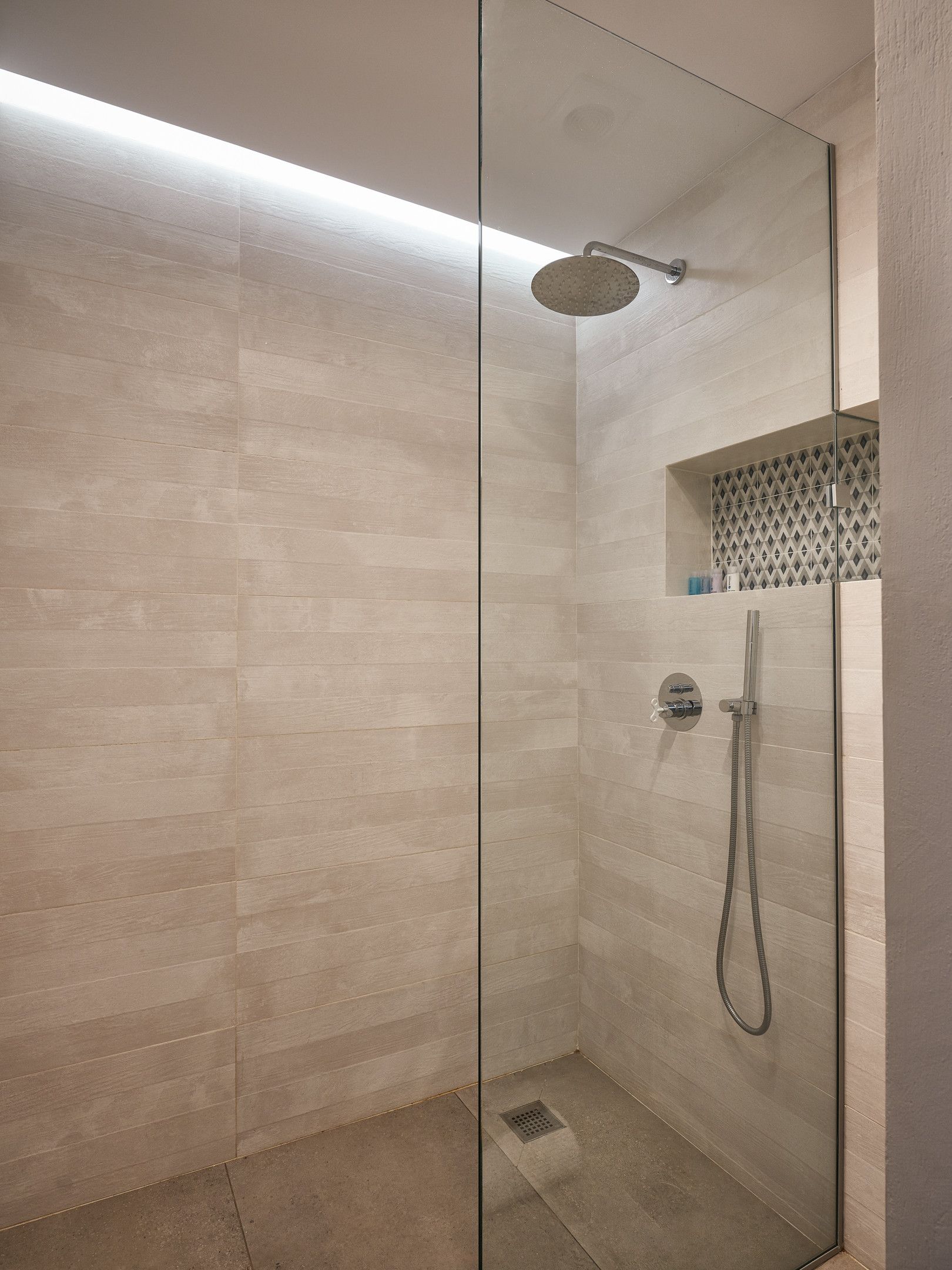 Sapphire Zen Suite with outdoor jacuzzi