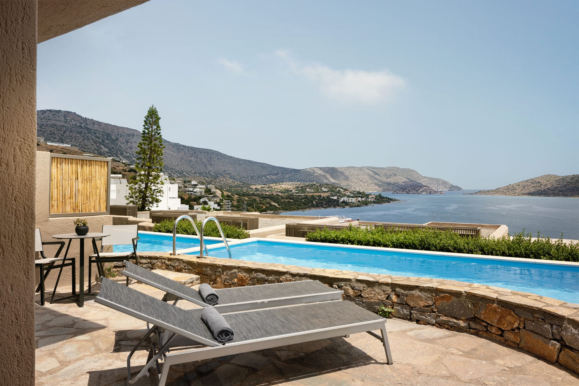 Sapphire Cozy Suite with individual pool