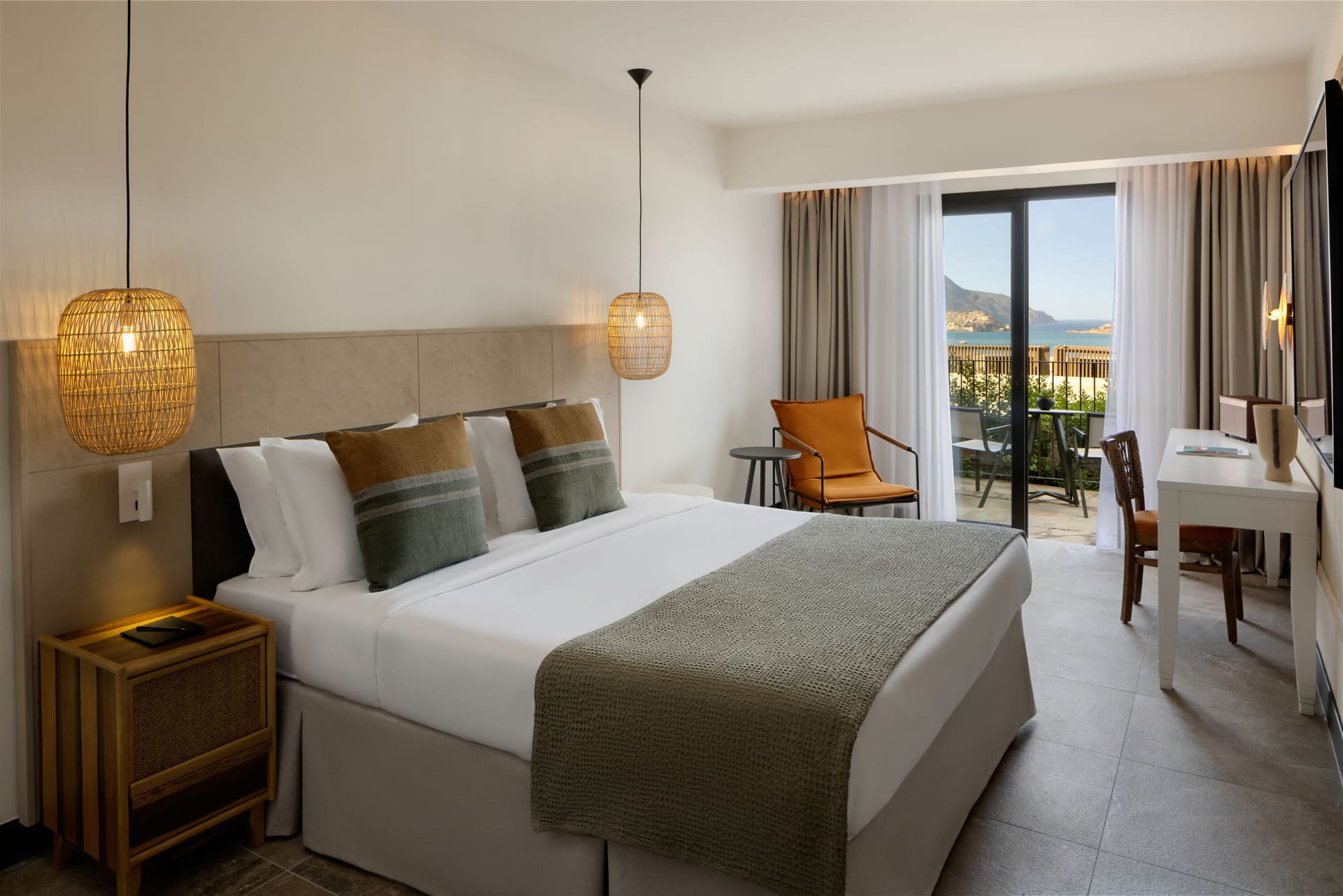 Sapphire Cozy Suite with individual pool