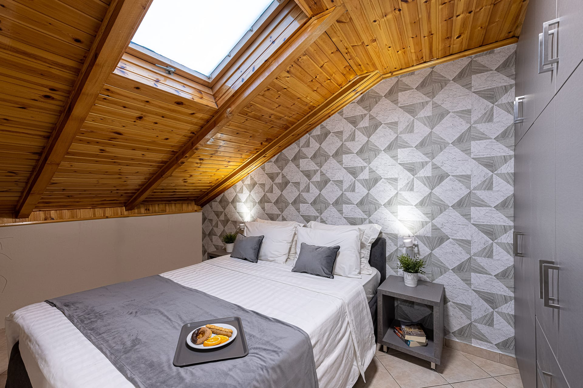 The Skylight Attic Room - 55m²