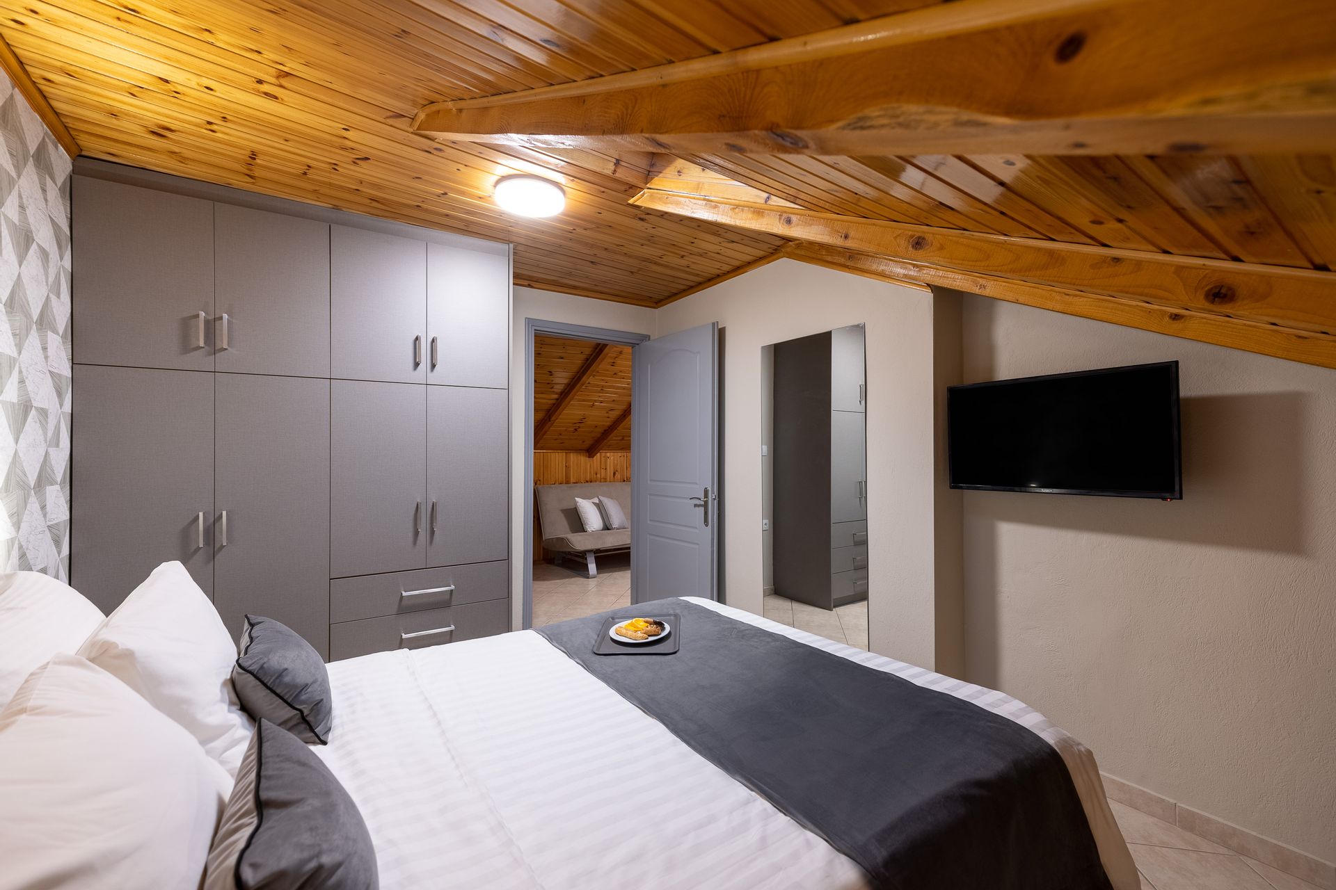 The Skylight Attic Room - 55m²