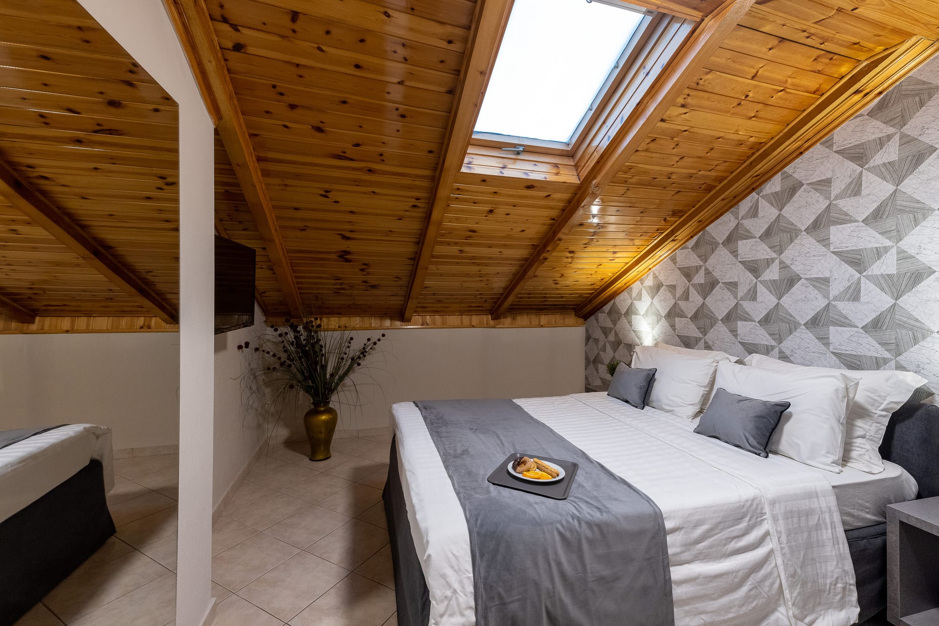 The Skylight Attic Room - 55m²