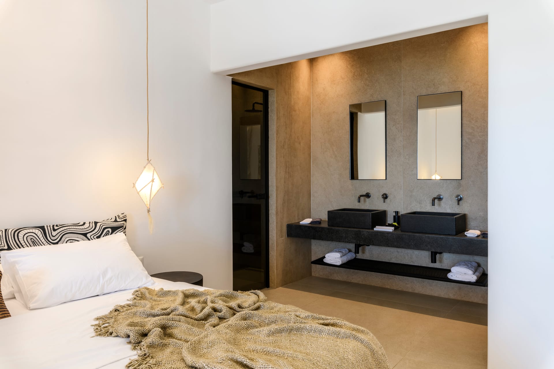Rock Suite with Jacuzzi