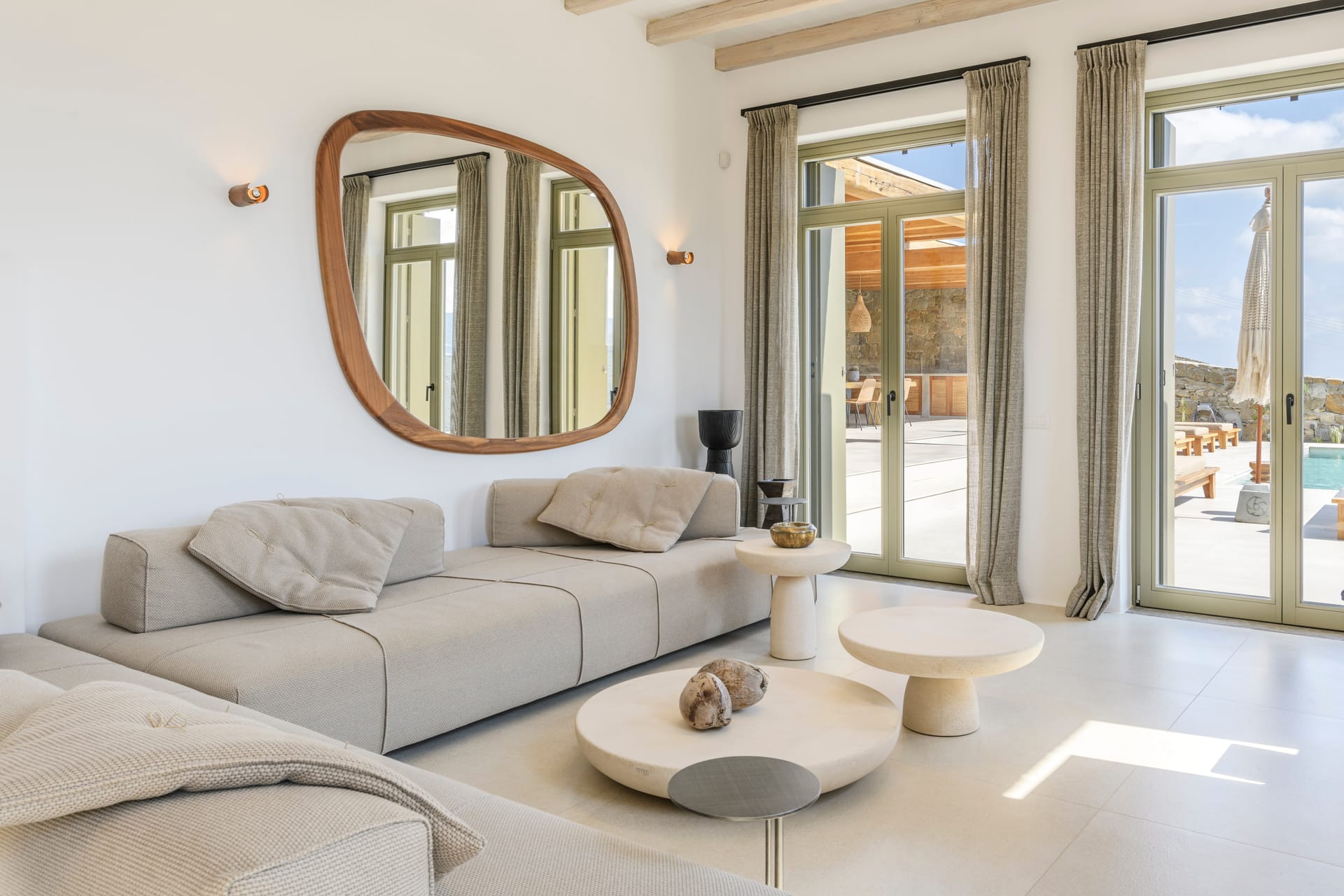 Exclusive 4-Bedroom Sea View Villa with heated Infinity Pool