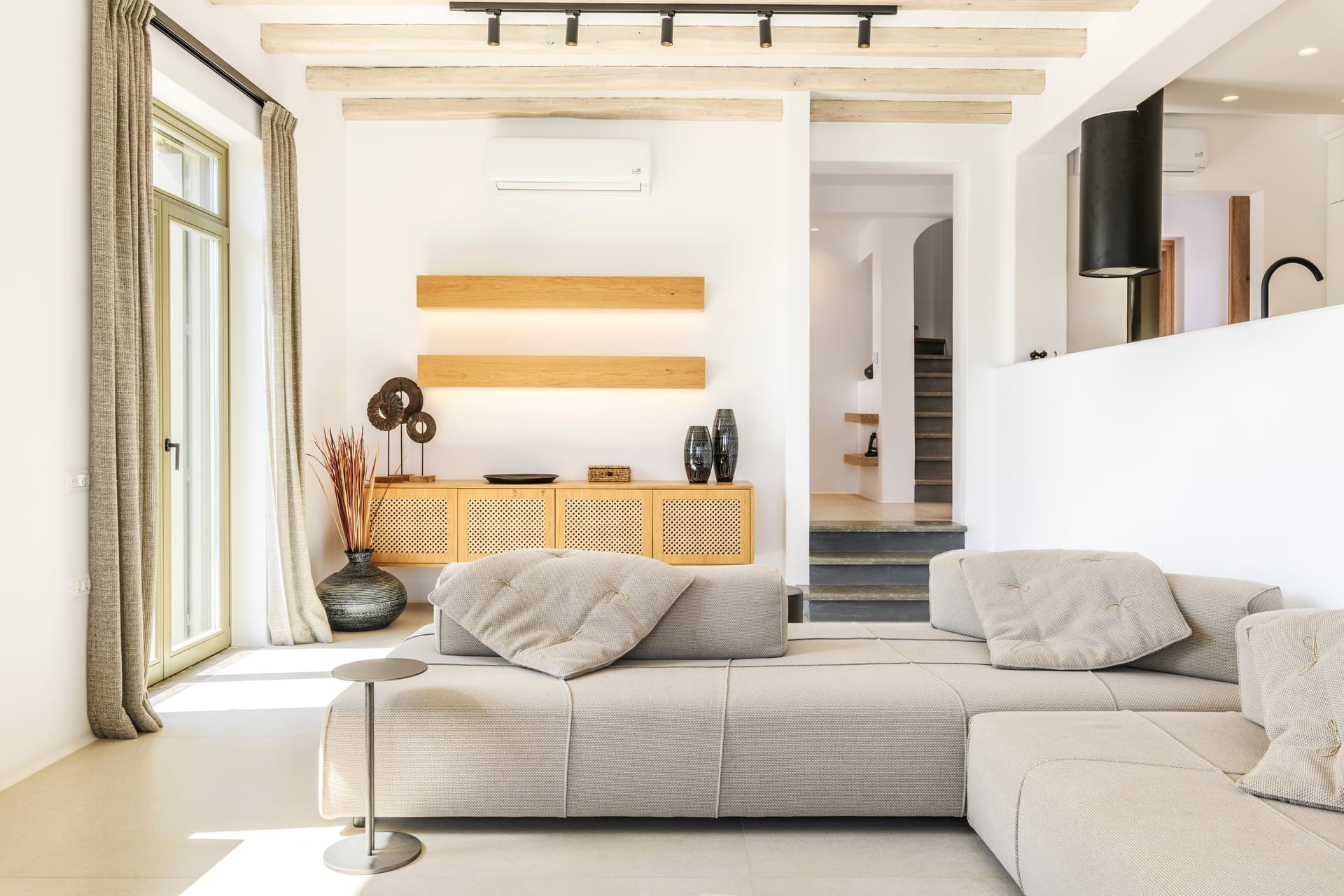 Exclusive 4-Bedroom Sea View Villa with heated Infinity Pool