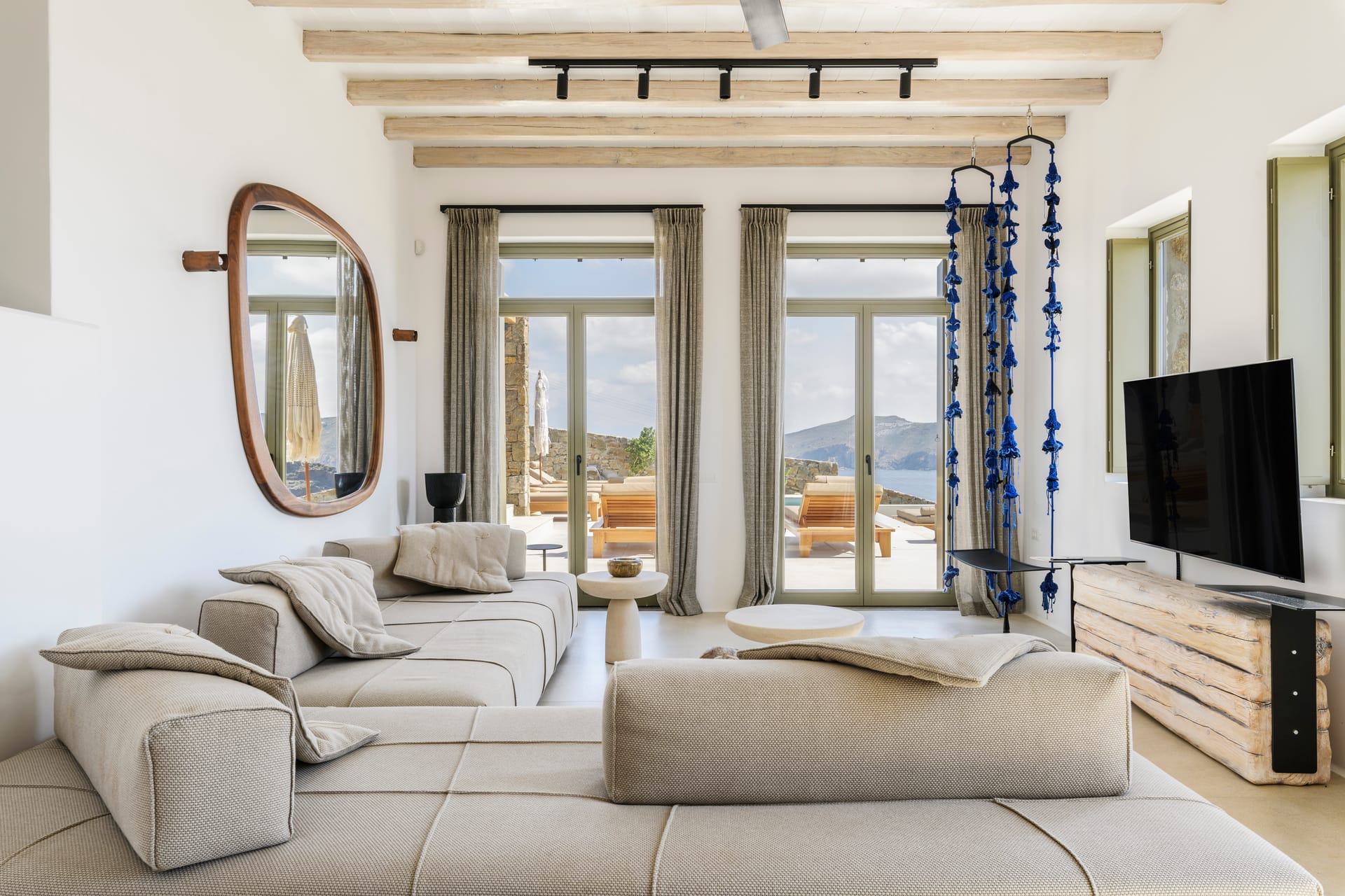 Exclusive 4-Bedroom Sea View Villa with heated Infinity Pool
