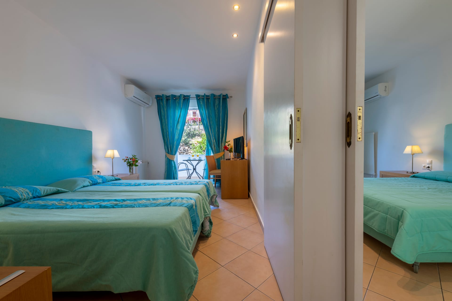 Double Rooms with Internal Door