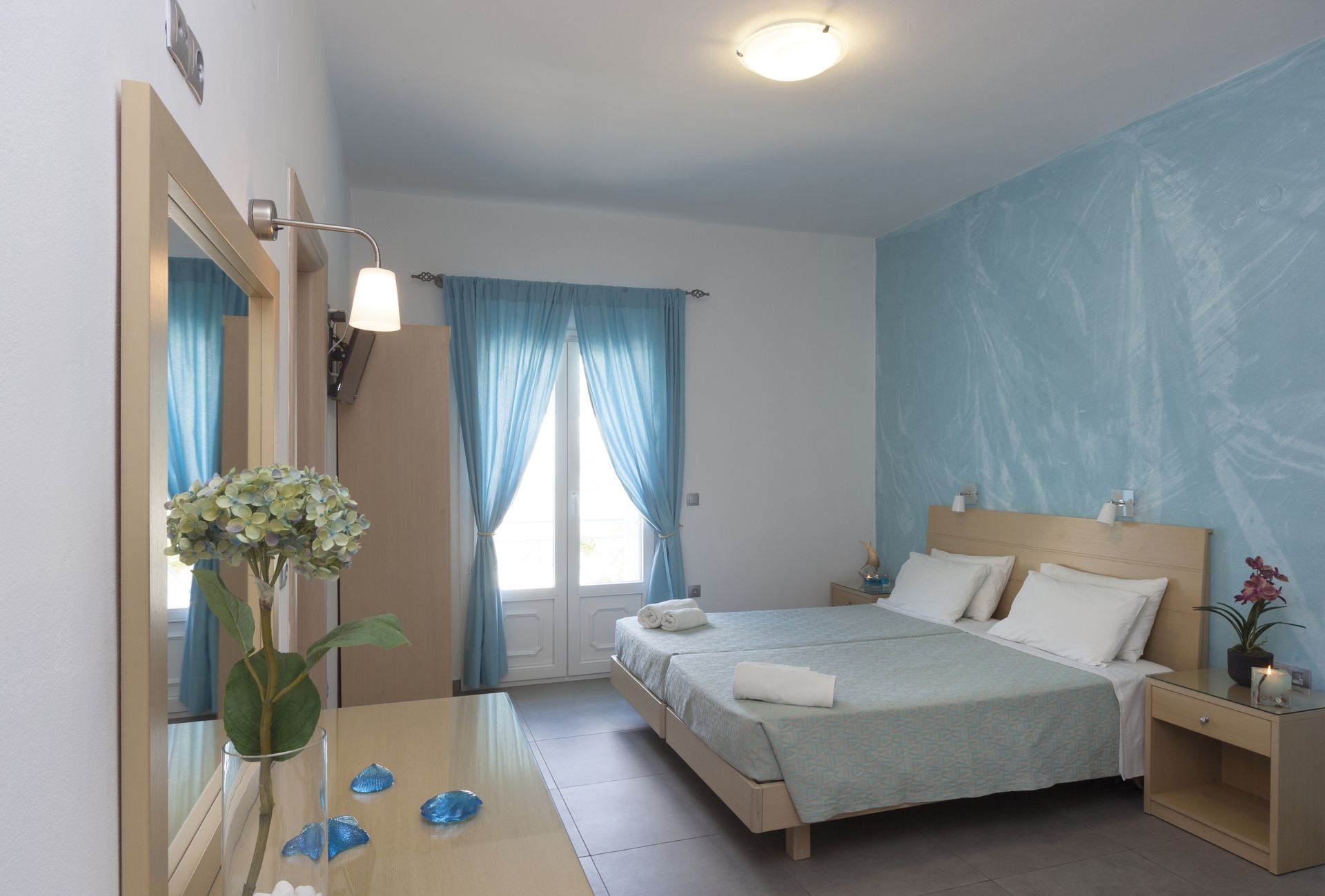 Family Two Bedrooms With Sea View