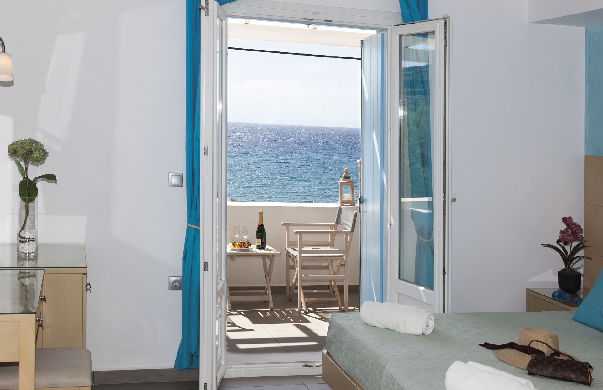 Family Two Bedrooms With Sea View