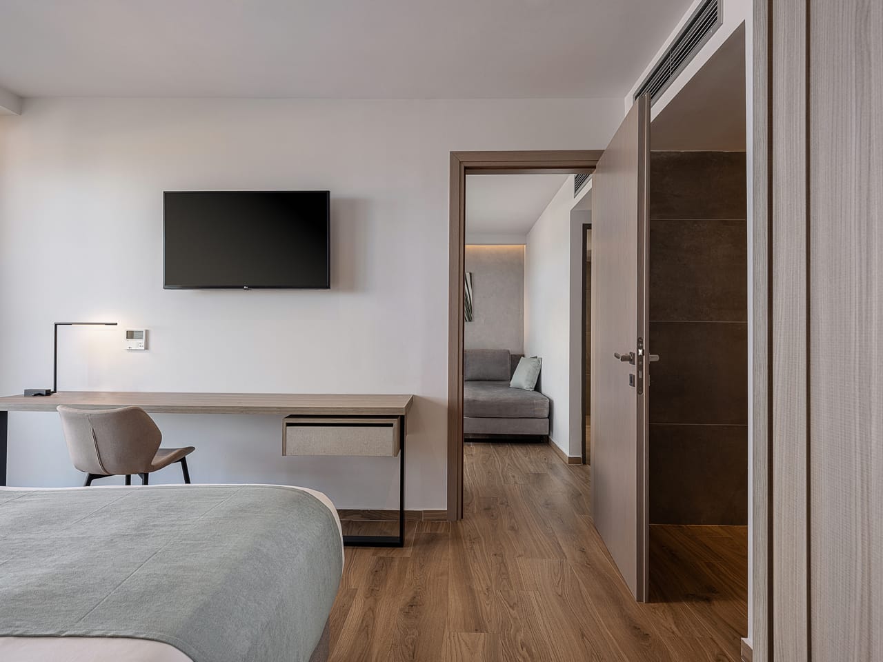 Executive Suite with Private Pool and Mountain View