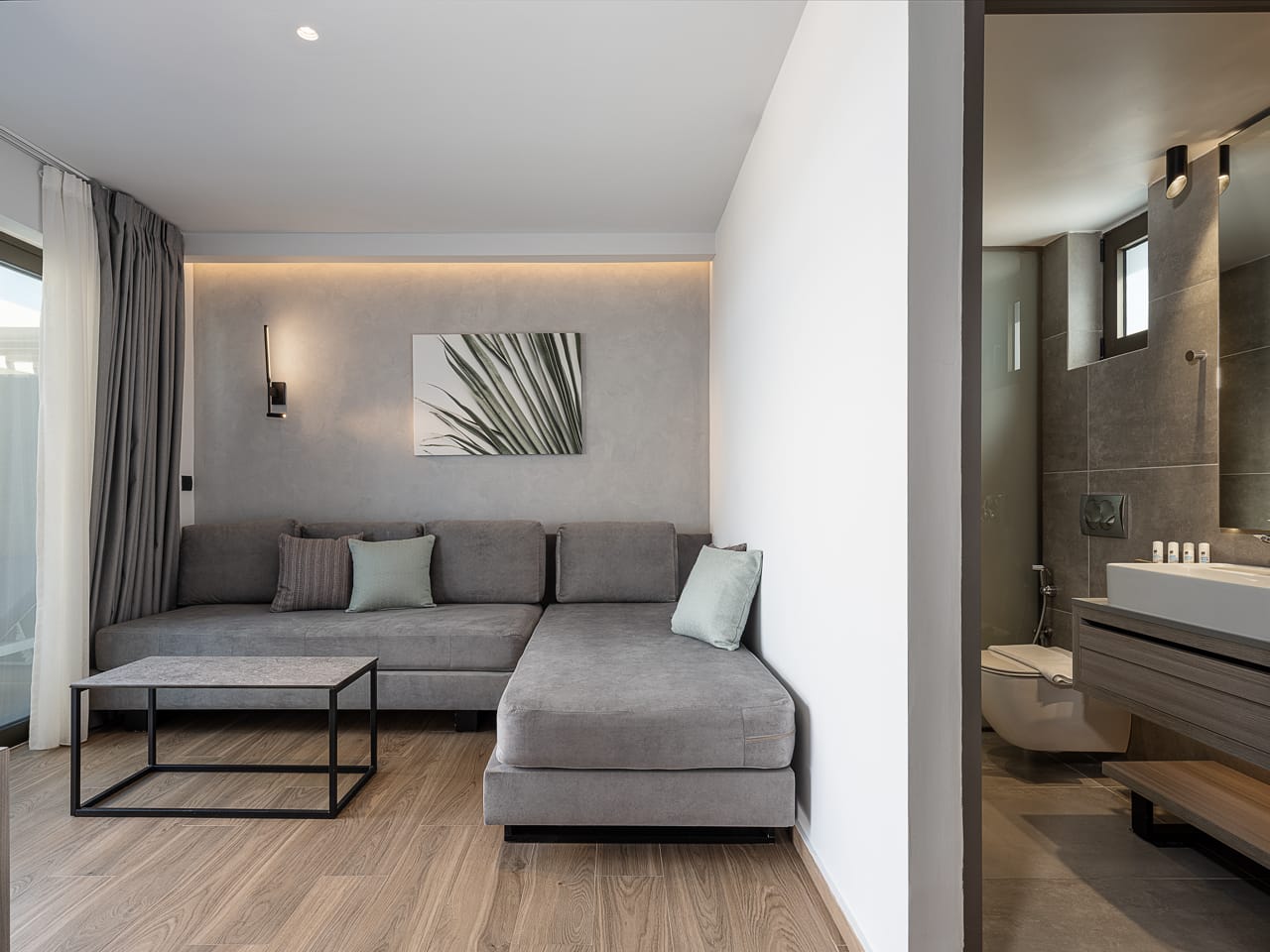 Executive Suite with Private Pool and Mountain View