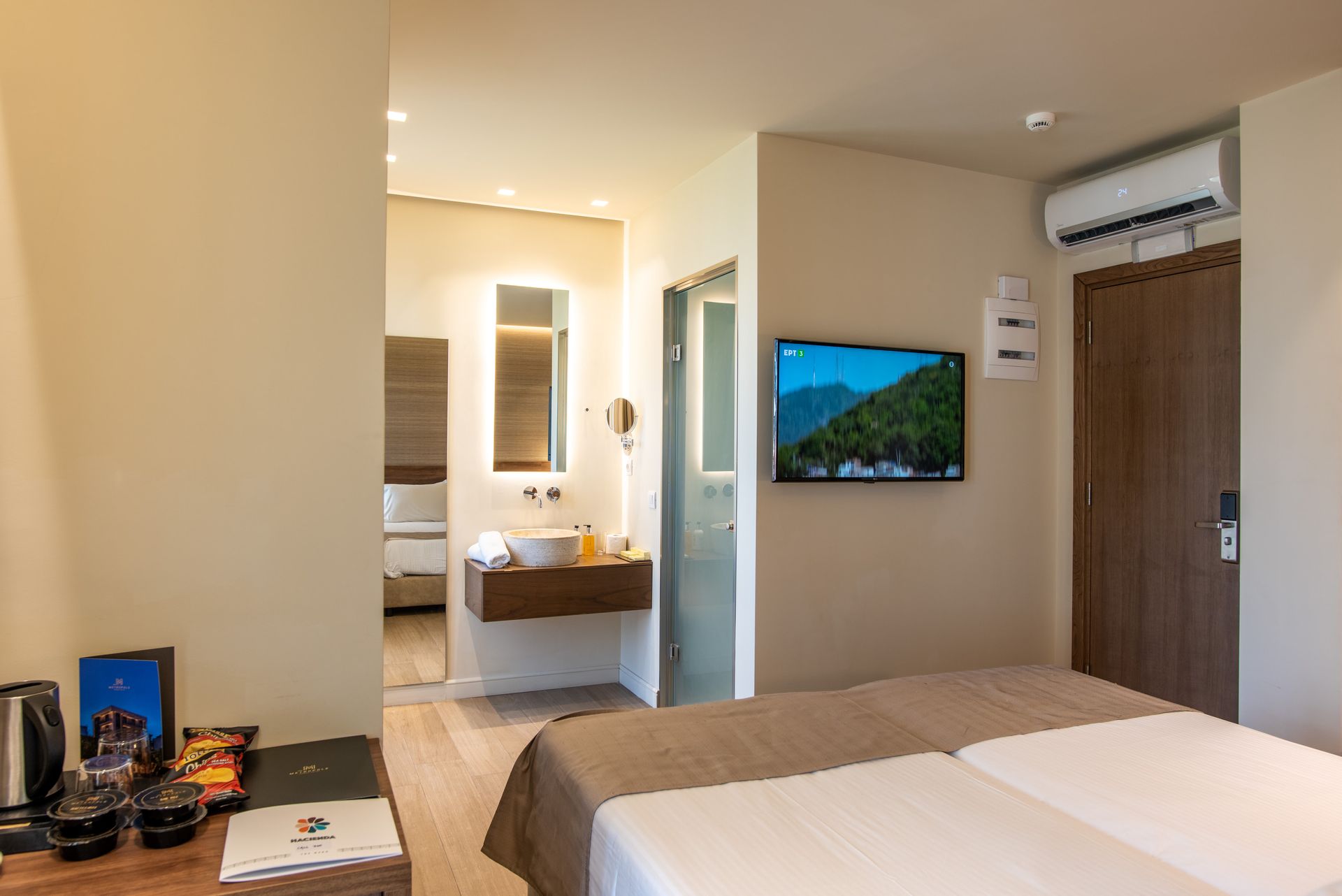 Superior Room with Balcony and City View