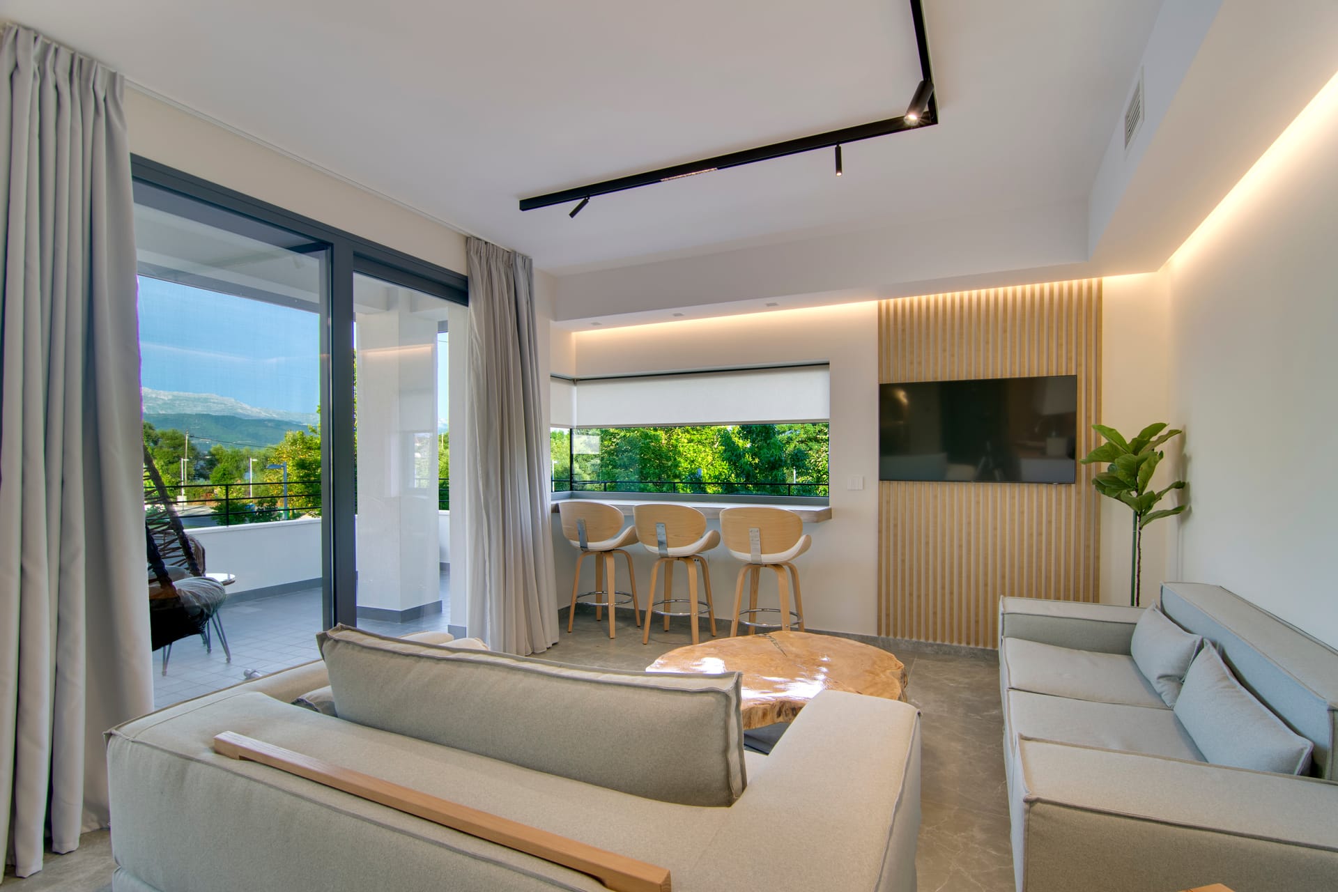 Deluxe Lake View