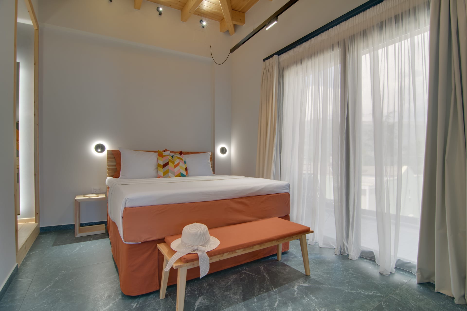 Honeymoon Suite with Outdoor Jacuzzi