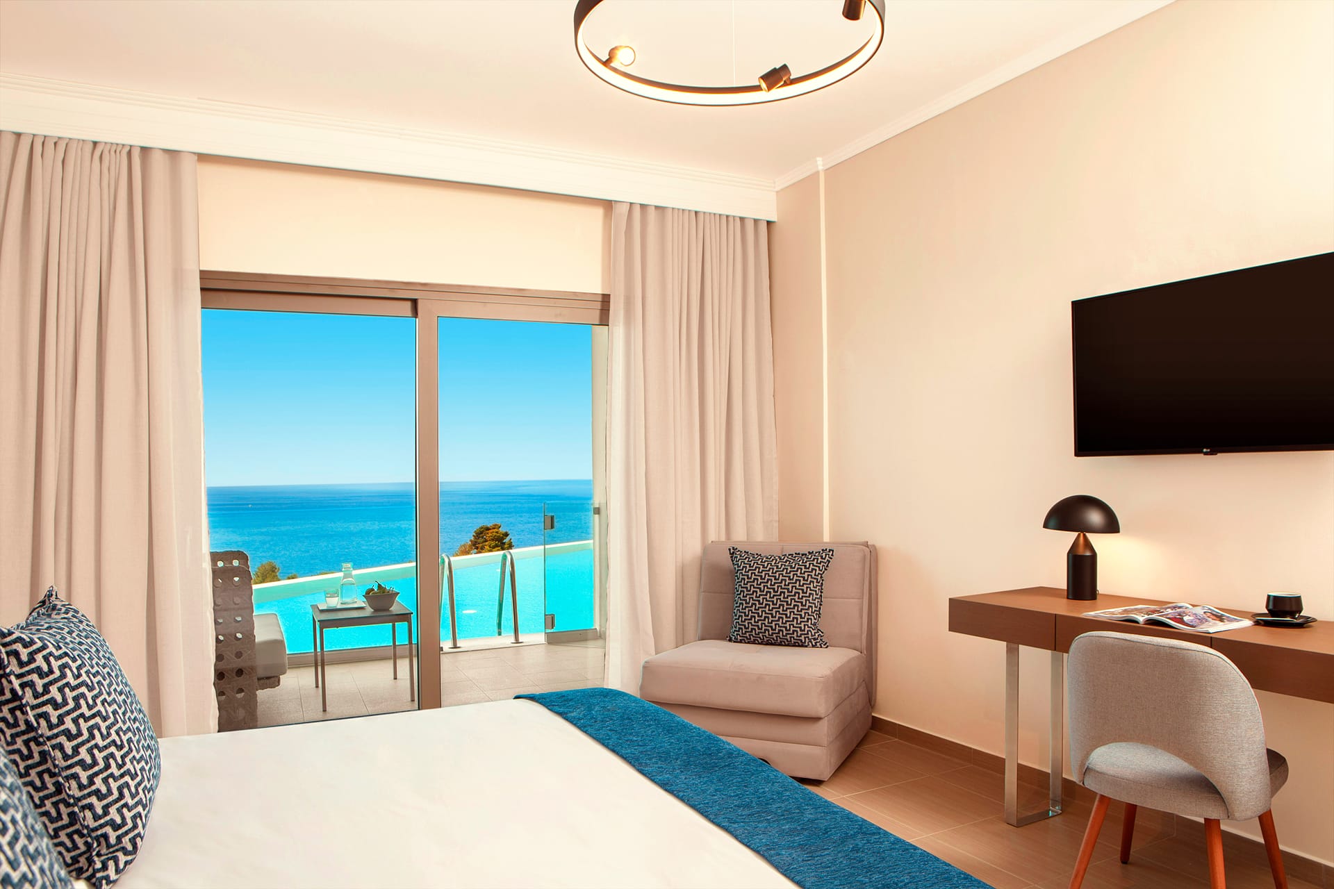 Deluxe Double Room Sharing Pool