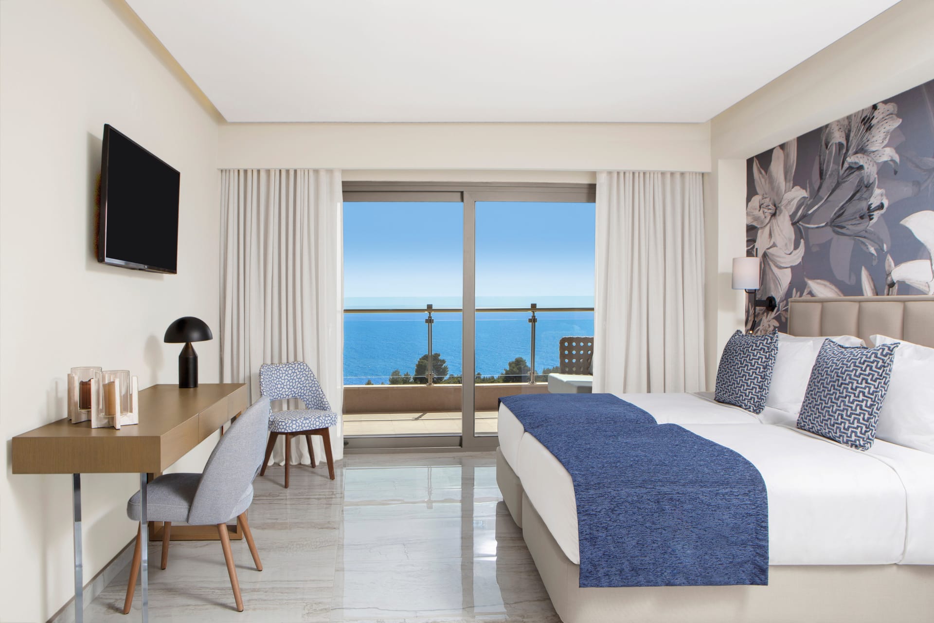 Executive Suite 2 - Bedroom Sea View