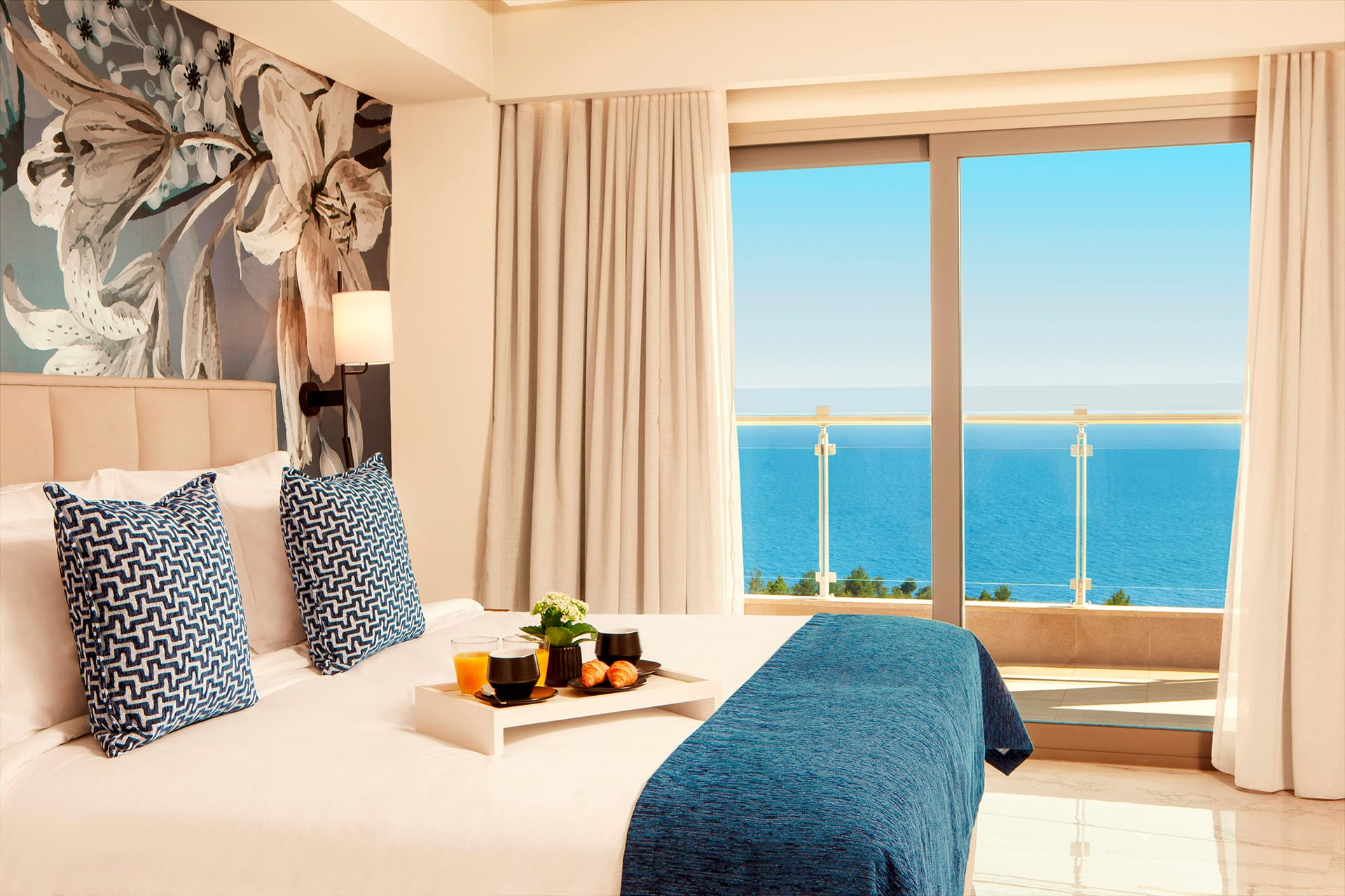 Executive Suite 2 - Bedroom Sea View