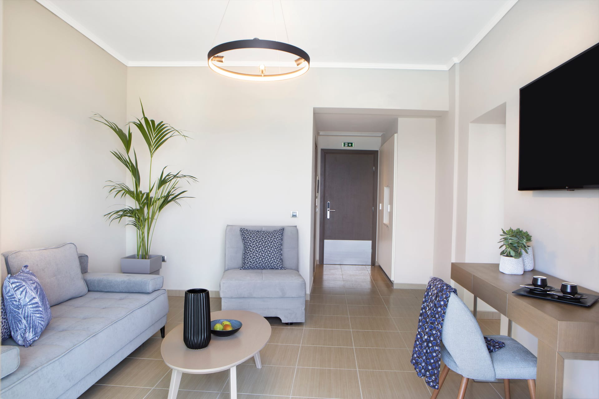 Deluxe Family Room Sharing Pool