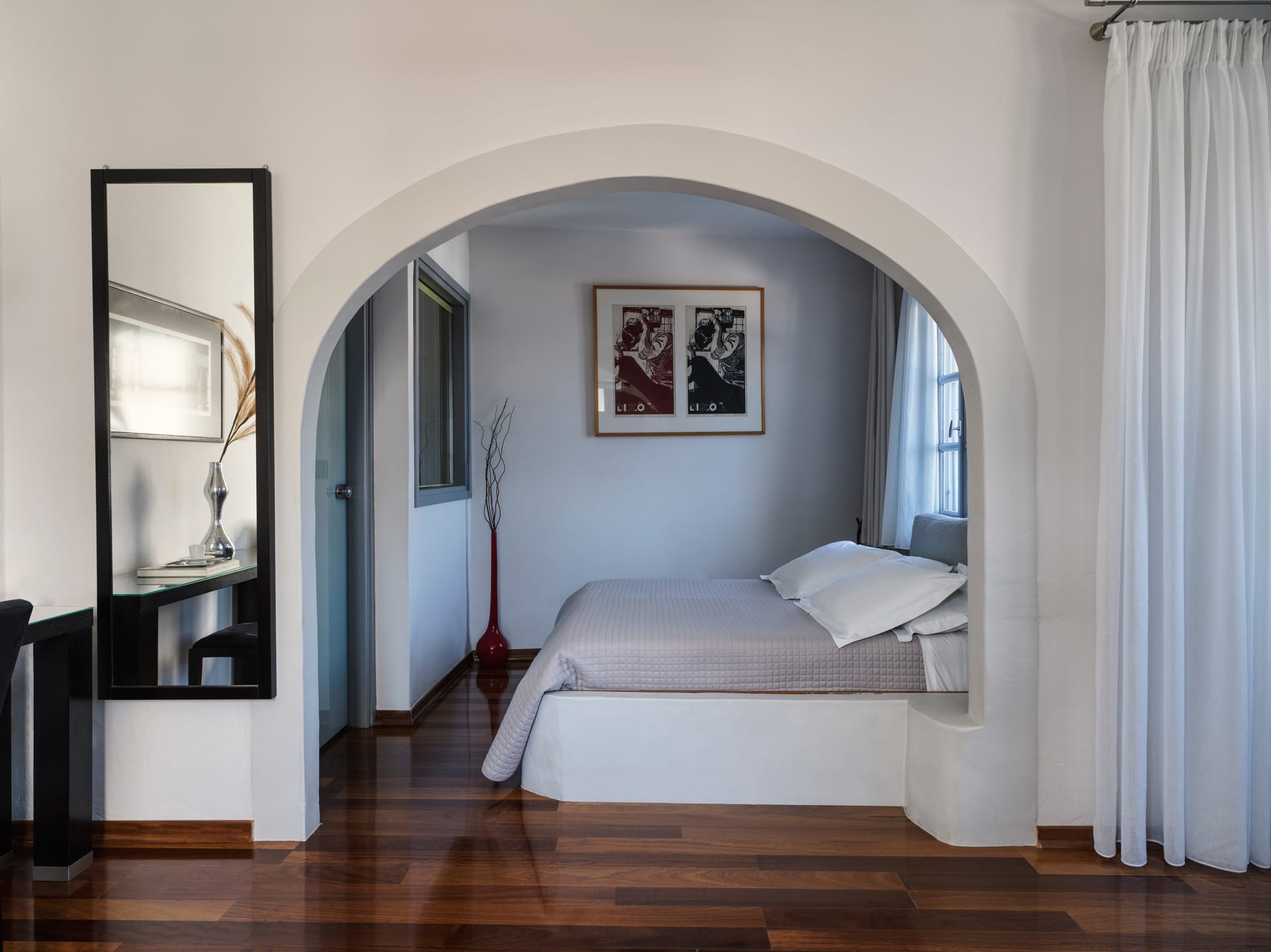 Upper-Level Suite with Sea View for 2