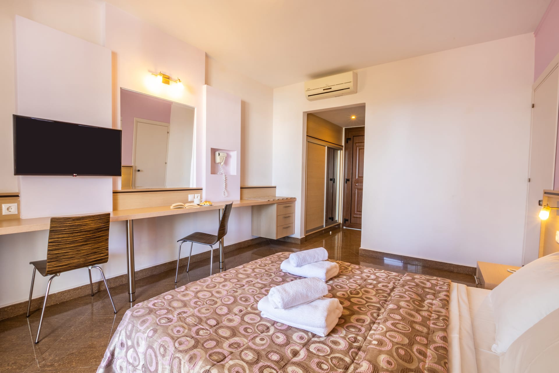 Standard Room with Mountain or  Garden View