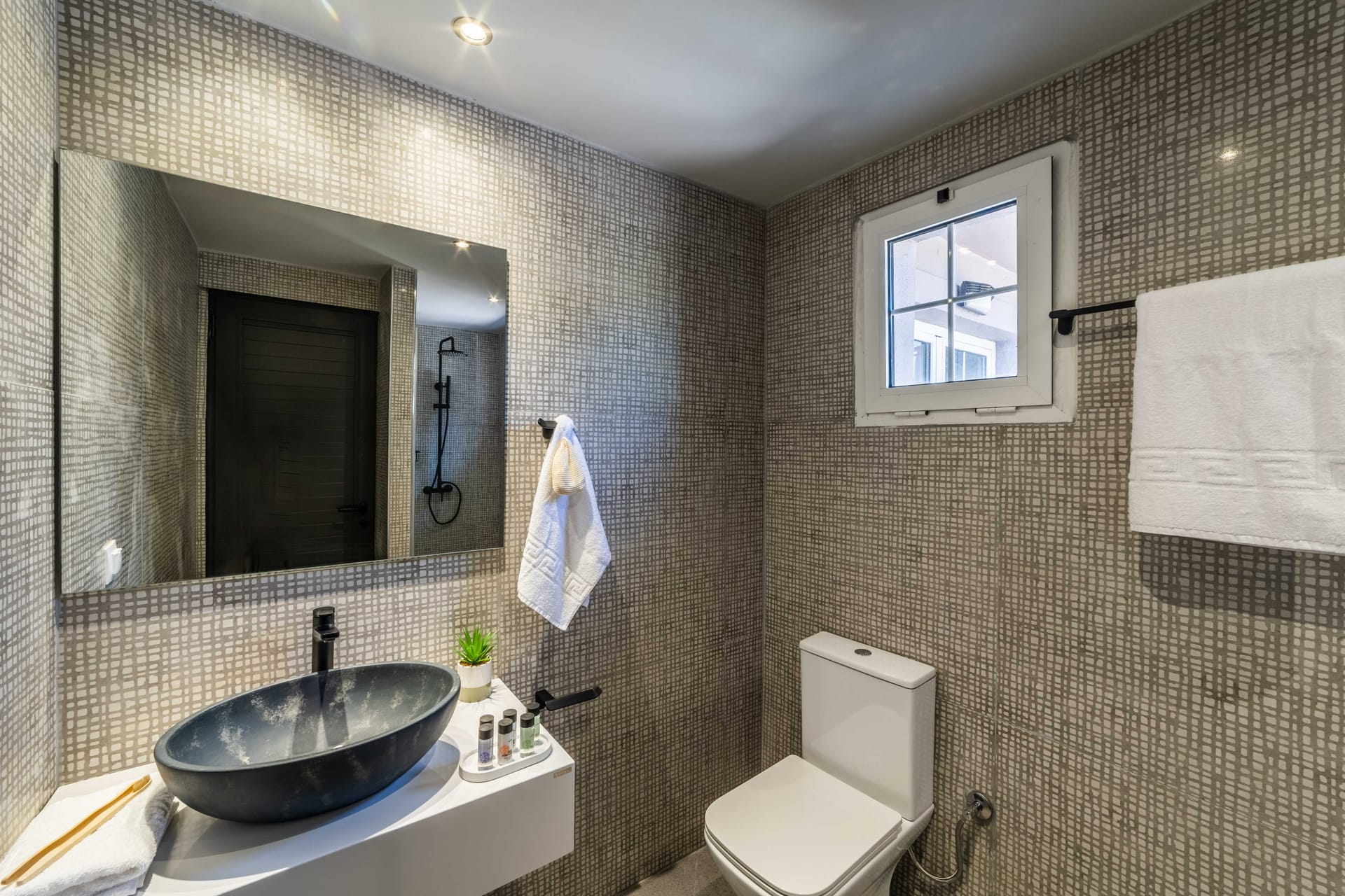 Junior Suite with Side Sea View