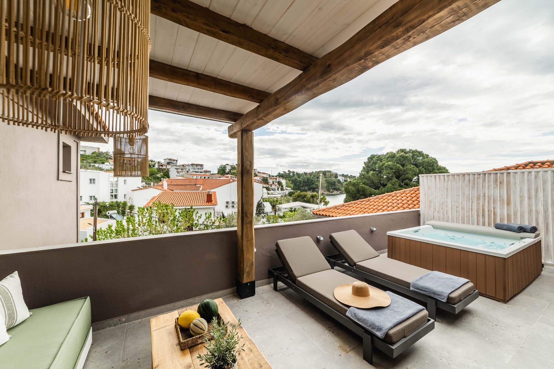 Suite with Side Sea View and Hottub