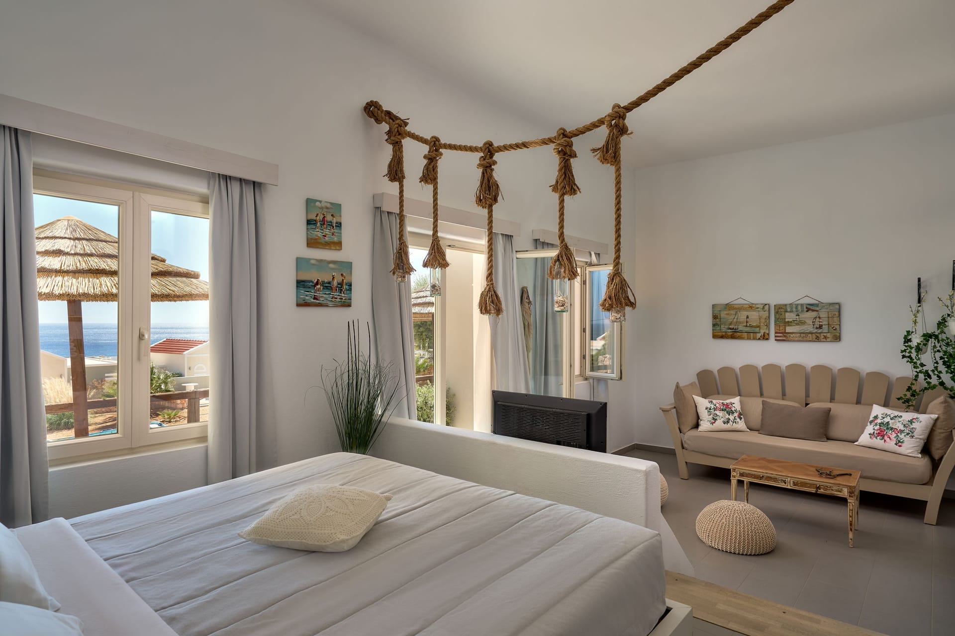 Poolfront Open Plan Suite with Sea View 40m²