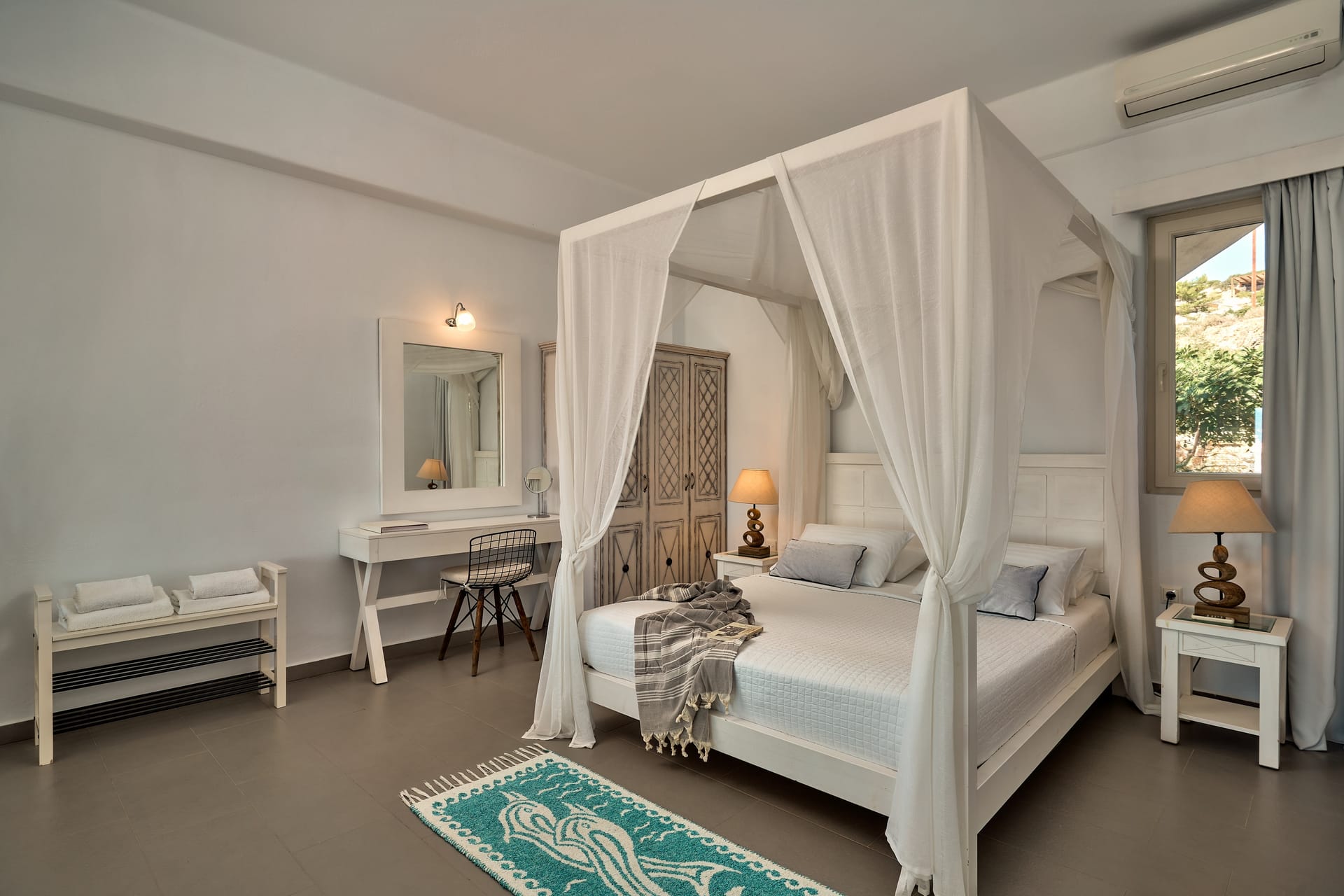 Poolfront Superior Suite with Sea View 50m²