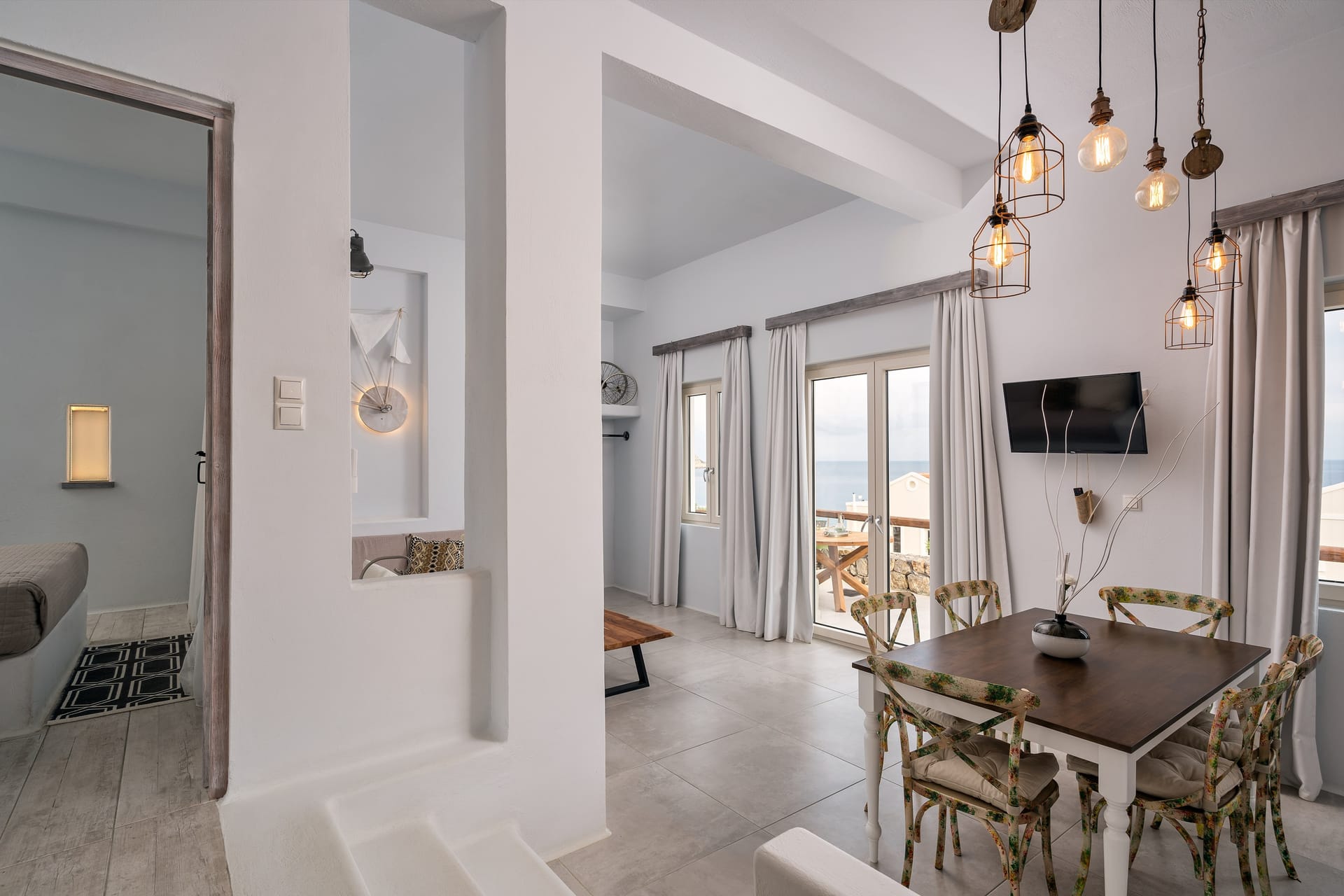 Poolfront One Bedroom Suite with Sea View 53m²