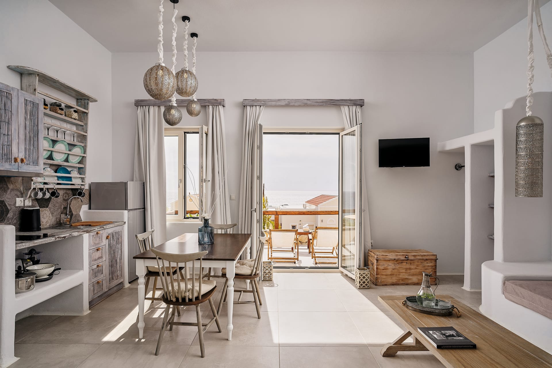 Poolfront One Bedroom Suite with Sea View 53m²