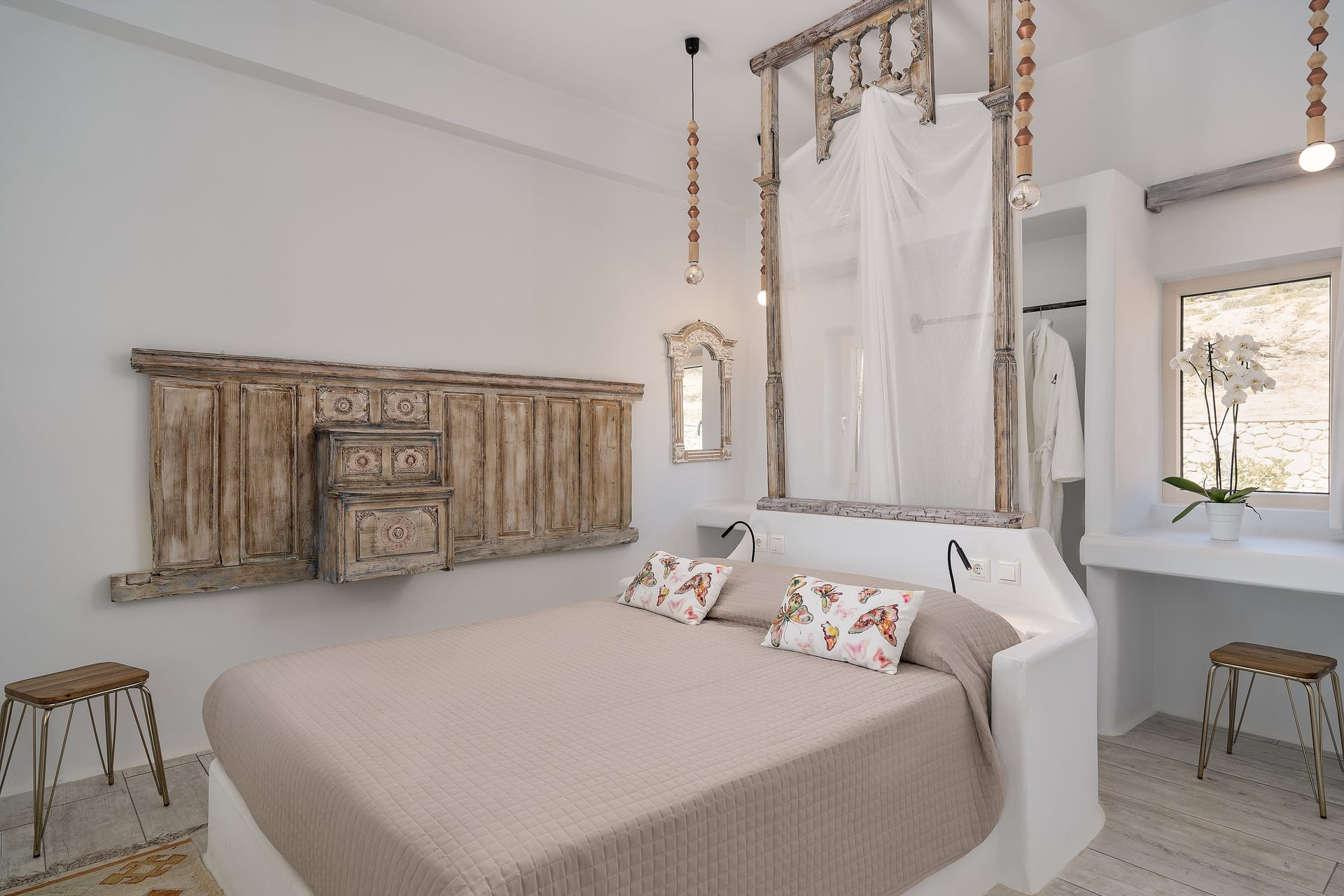Poolfront One Bedroom Suite with Sea View 53m²