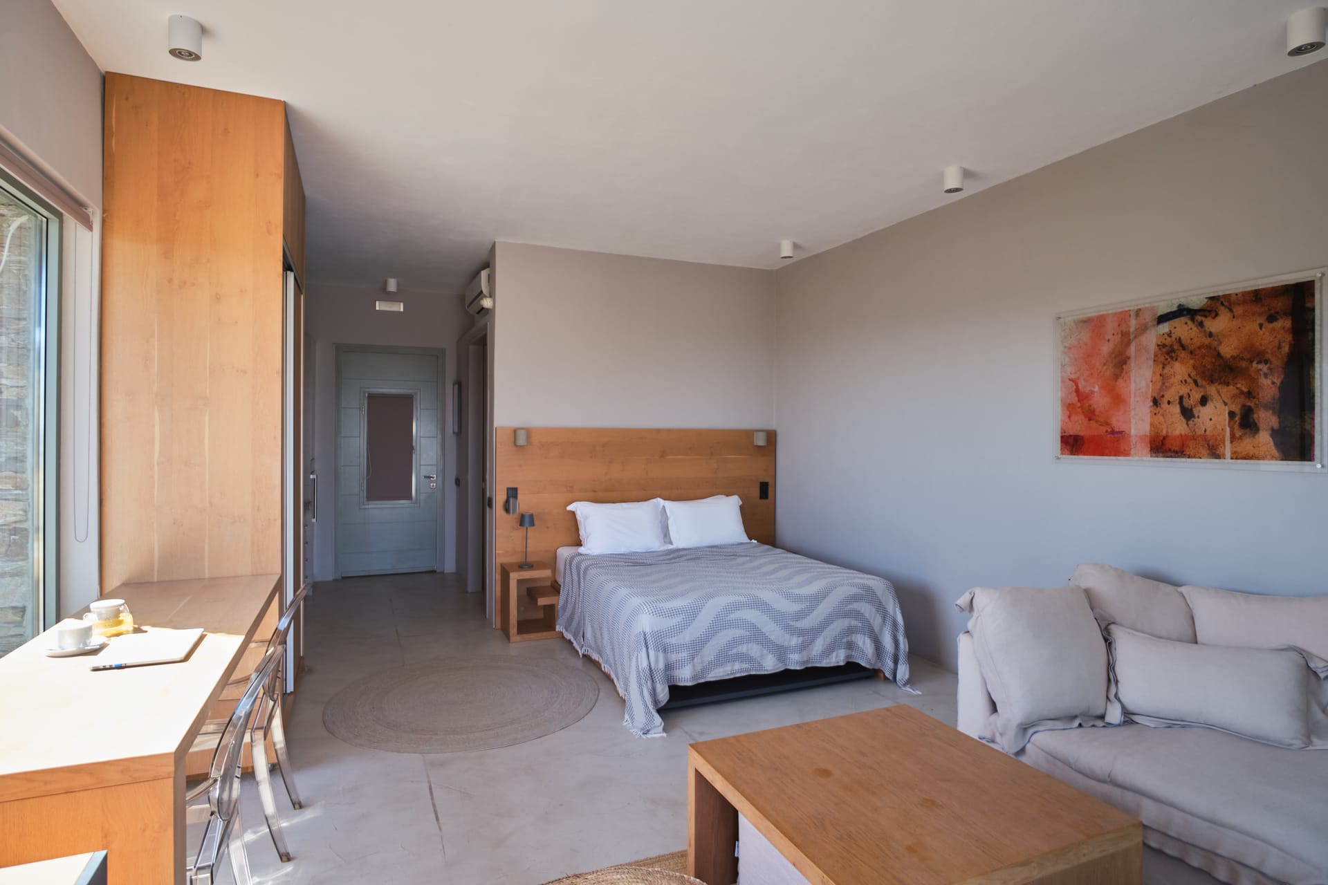 Cozy Retreat with Sea Views