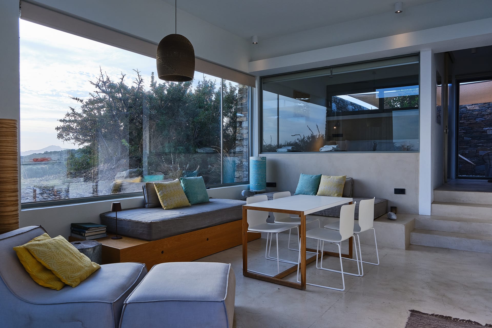 Sunrise Retreat with outdoor Hot Tub &amp; Sea Views