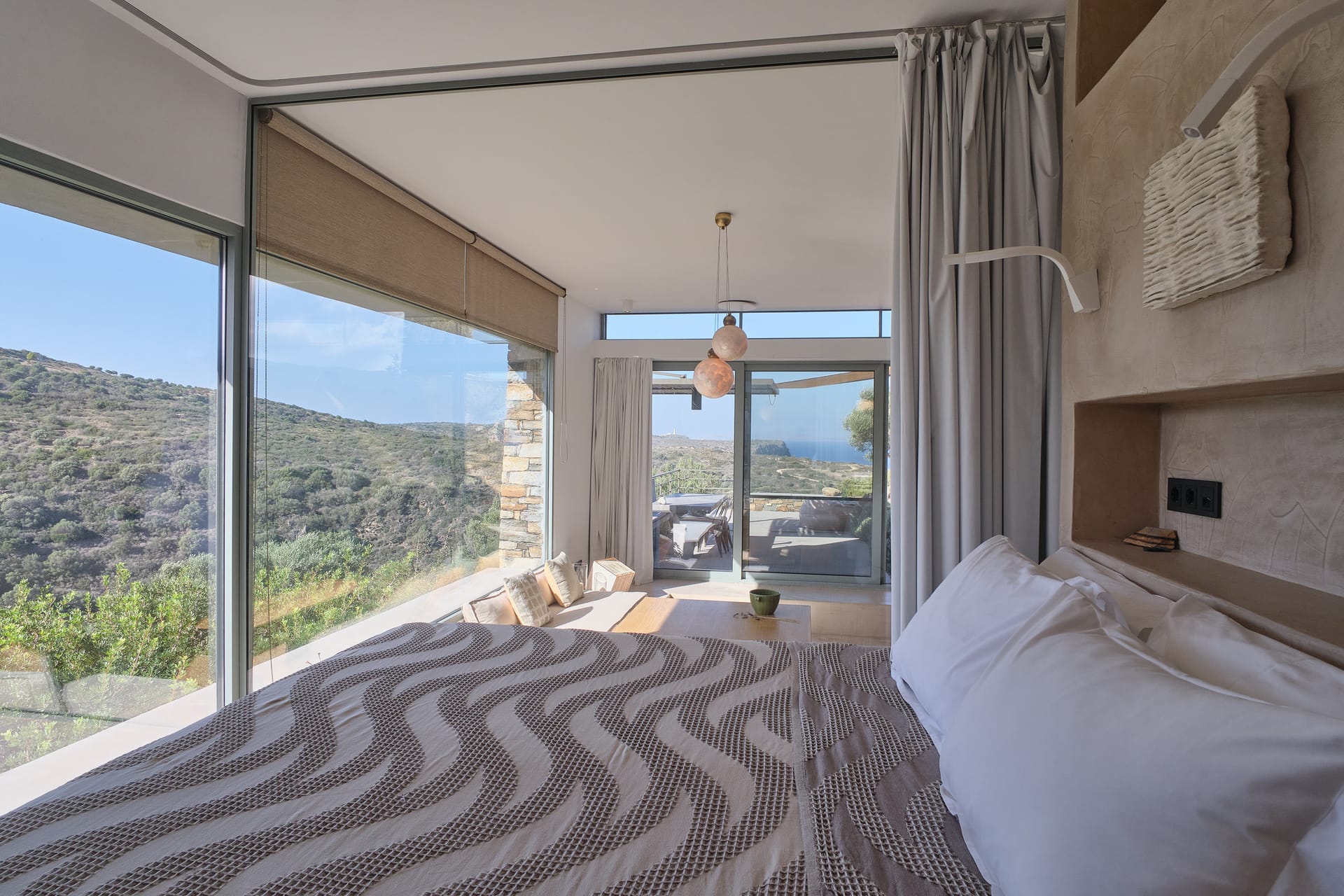 Valley Retreat with courtyard Hot Tub &amp; Sea Views