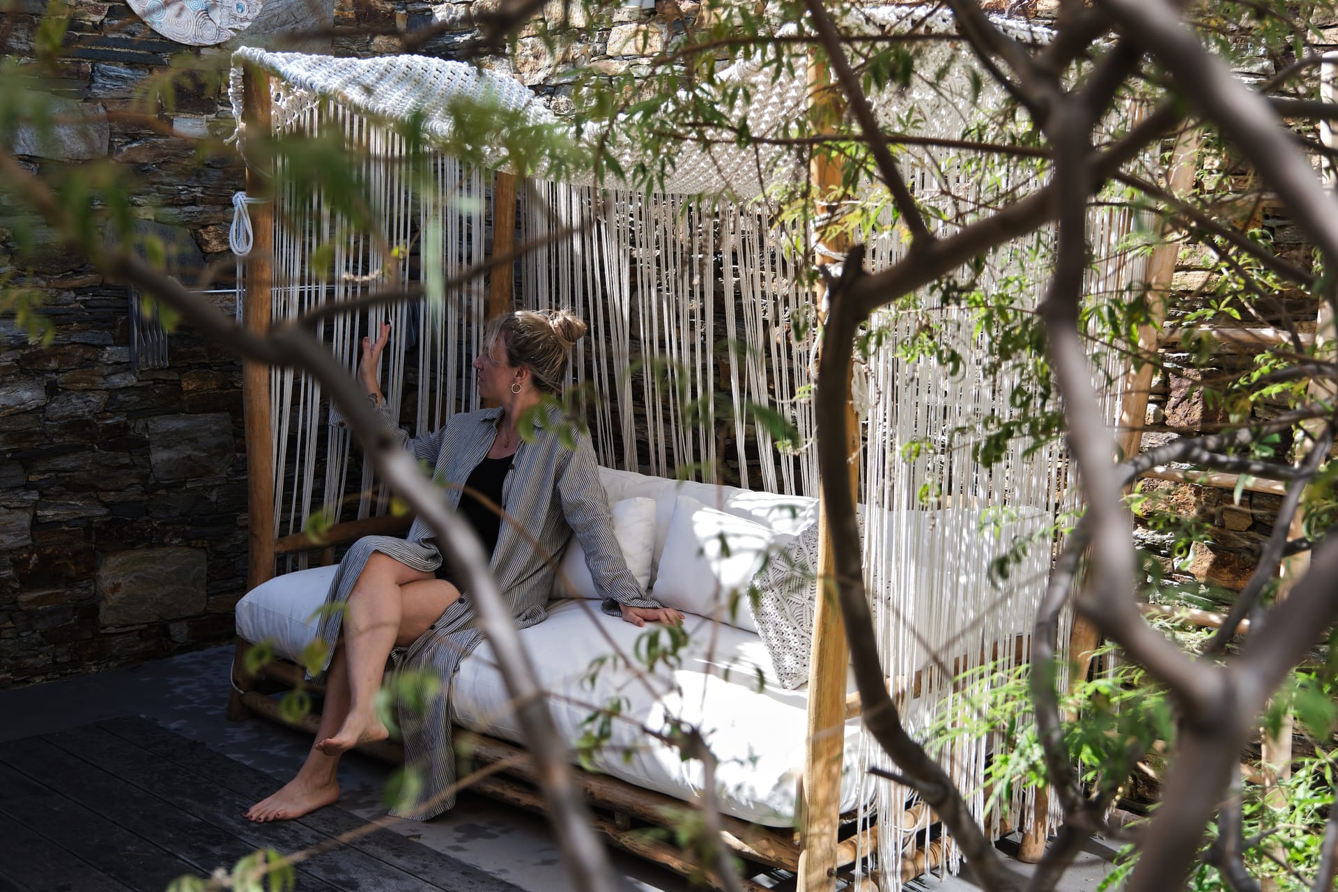 Valley Retreat with courtyard Hot Tub &amp; Sea Views