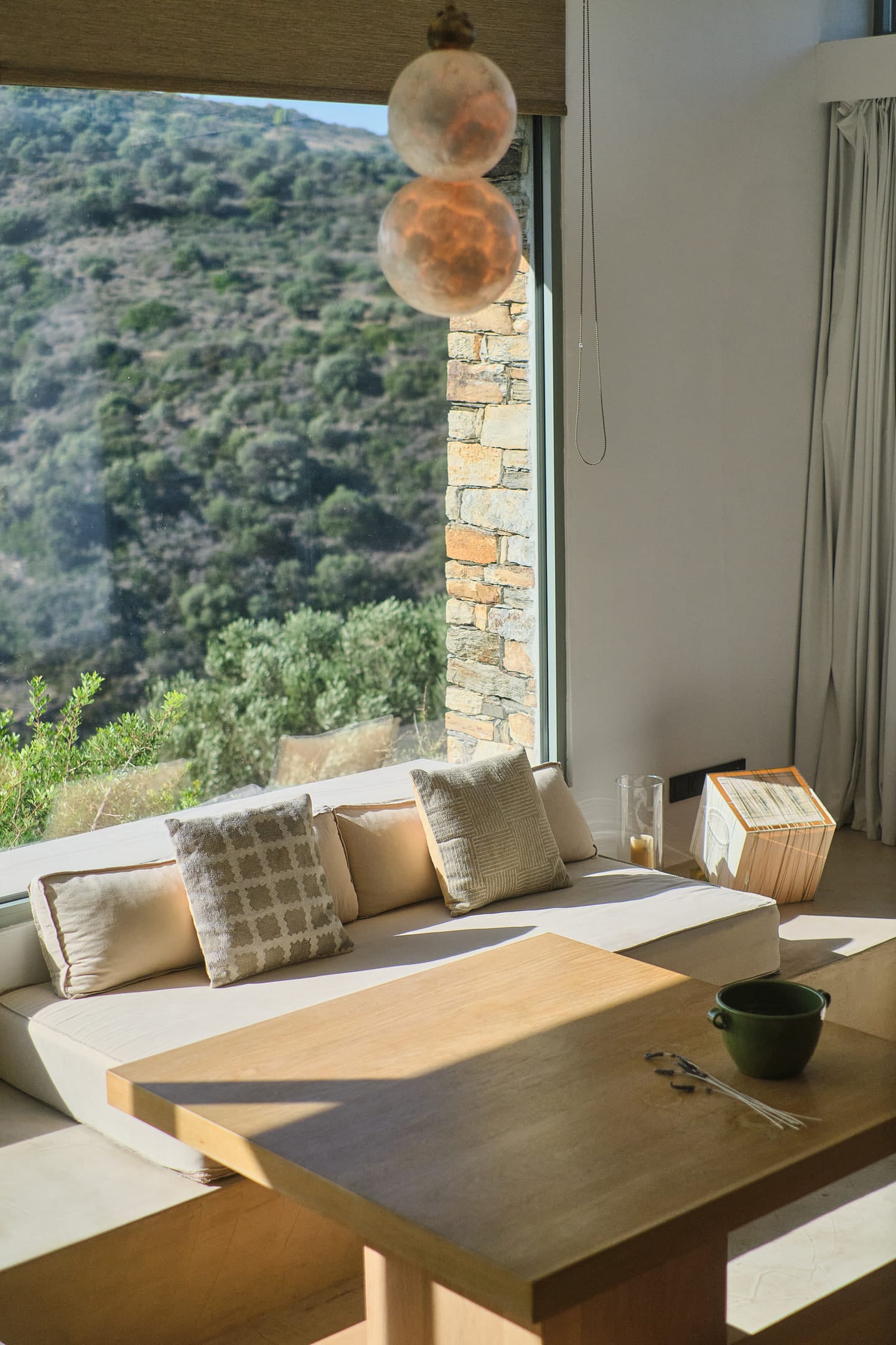 Valley Retreat with courtyard Hot Tub &amp; Sea Views