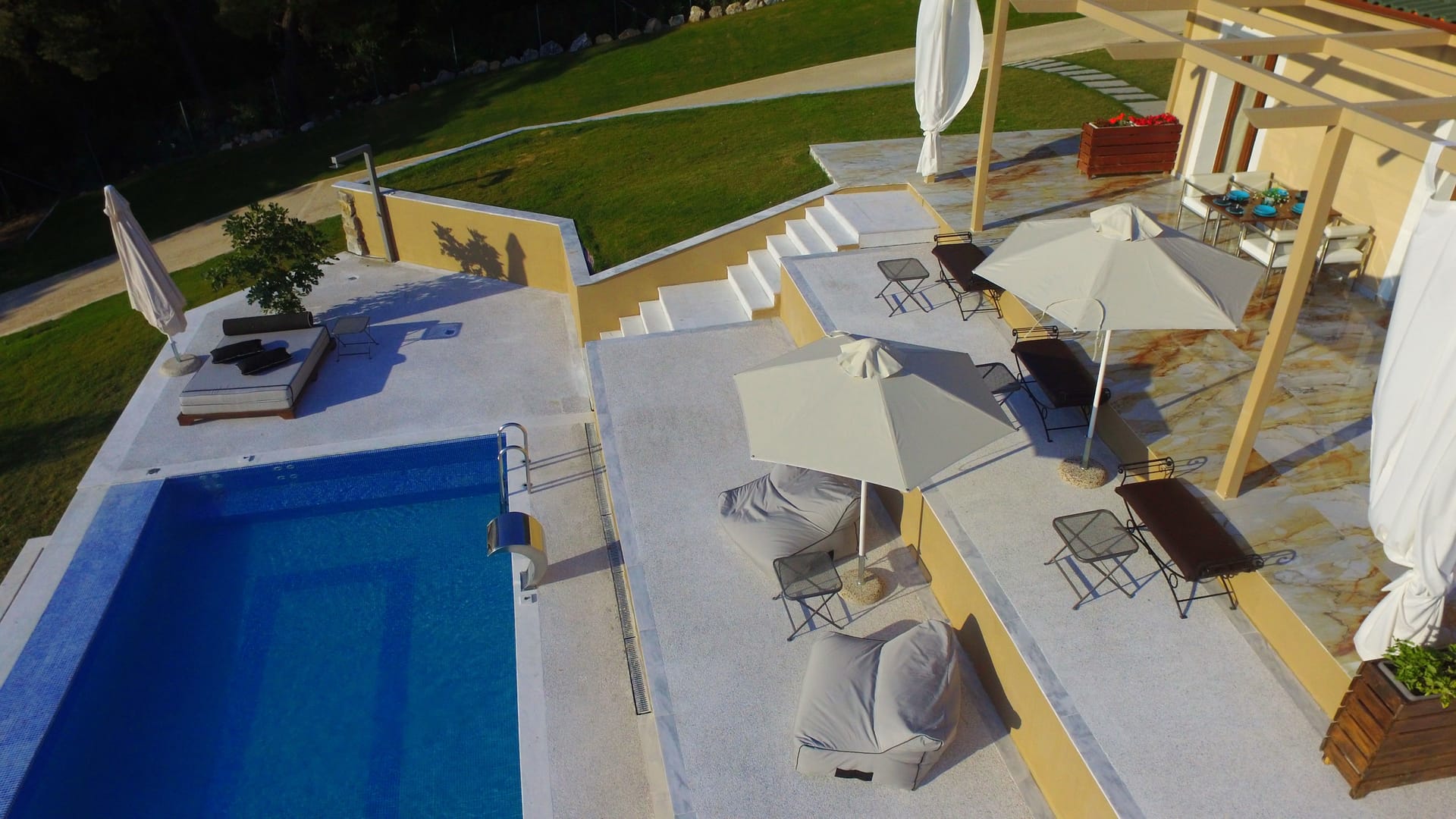 Villa & Guest House - Private Swimming Pool