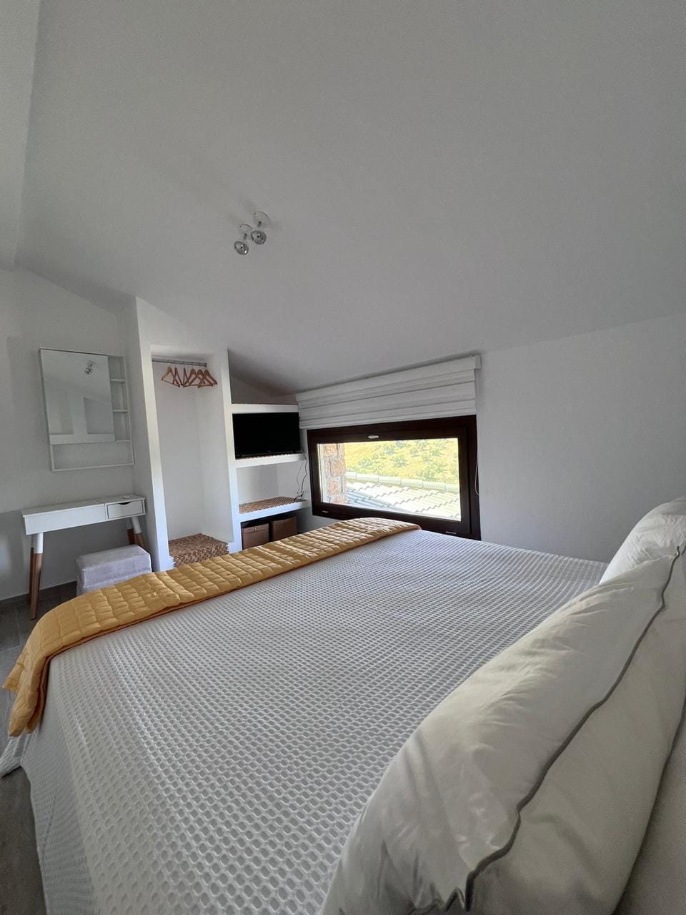 Villa 2  &amp; apartment  -  4 + 1 bedrooms