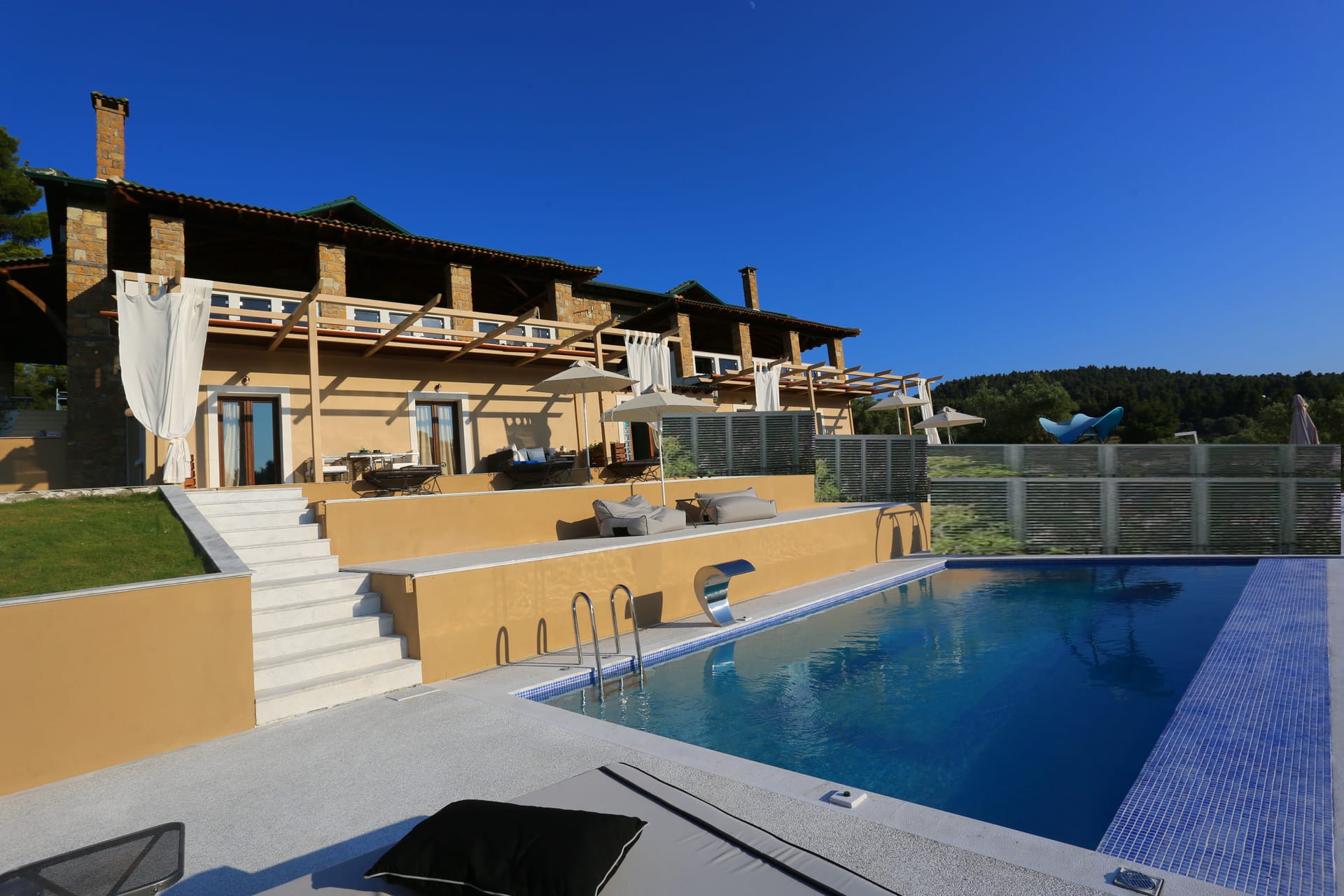 Villa 1 & apartment - 5 + 1 BEDROOMS