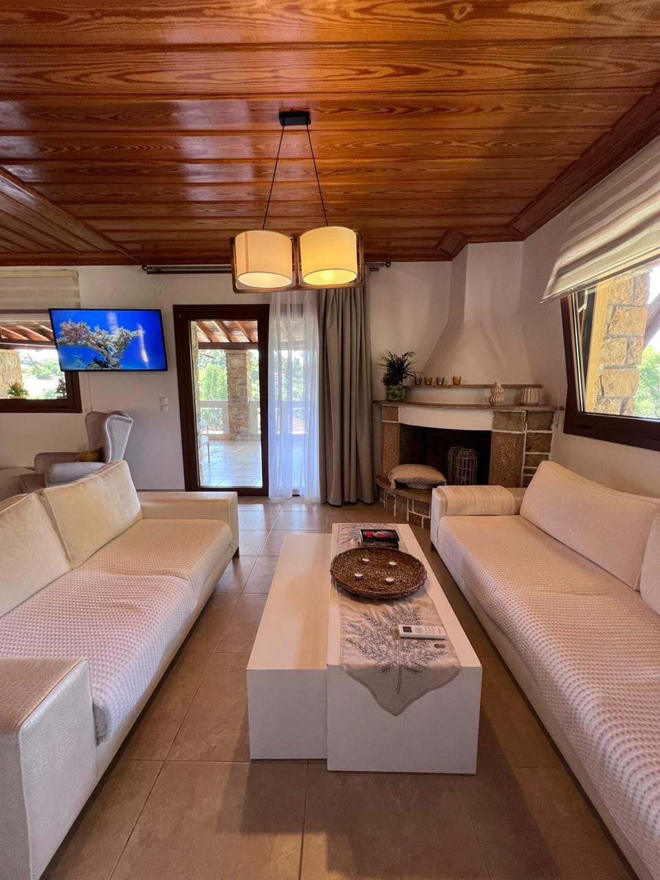 Villa 1 &amp; apartment - 5 + 1 BEDROOMS