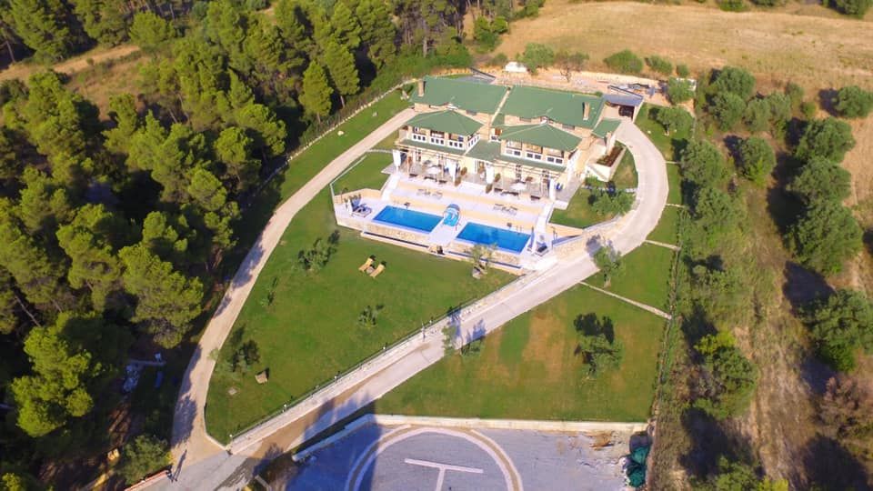 Villa 1 & apartment - 5 + 1 BEDROOMS