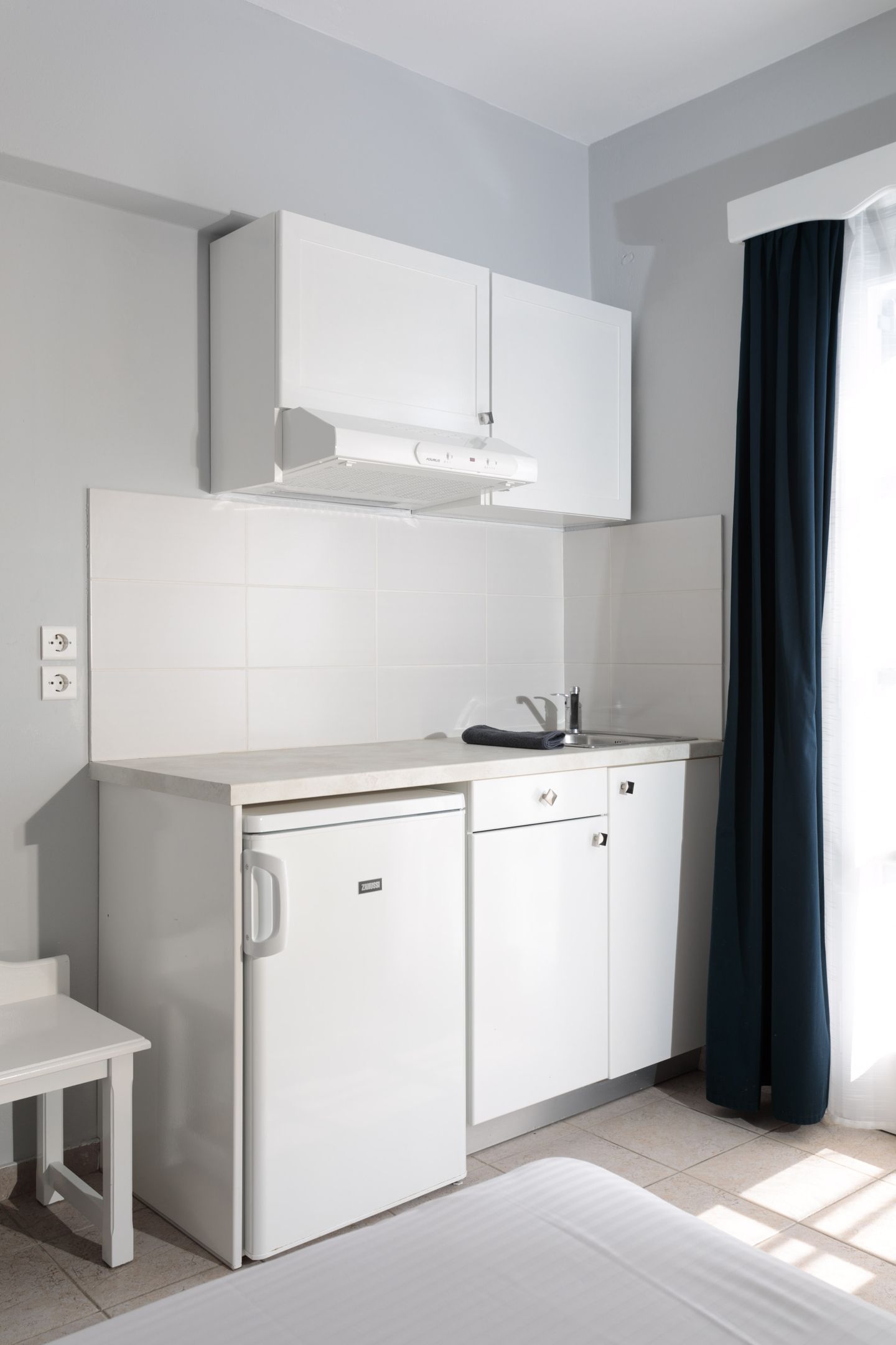 Family Apartment  of 5 guests on Medium Floor with Balcony partial Sea  View