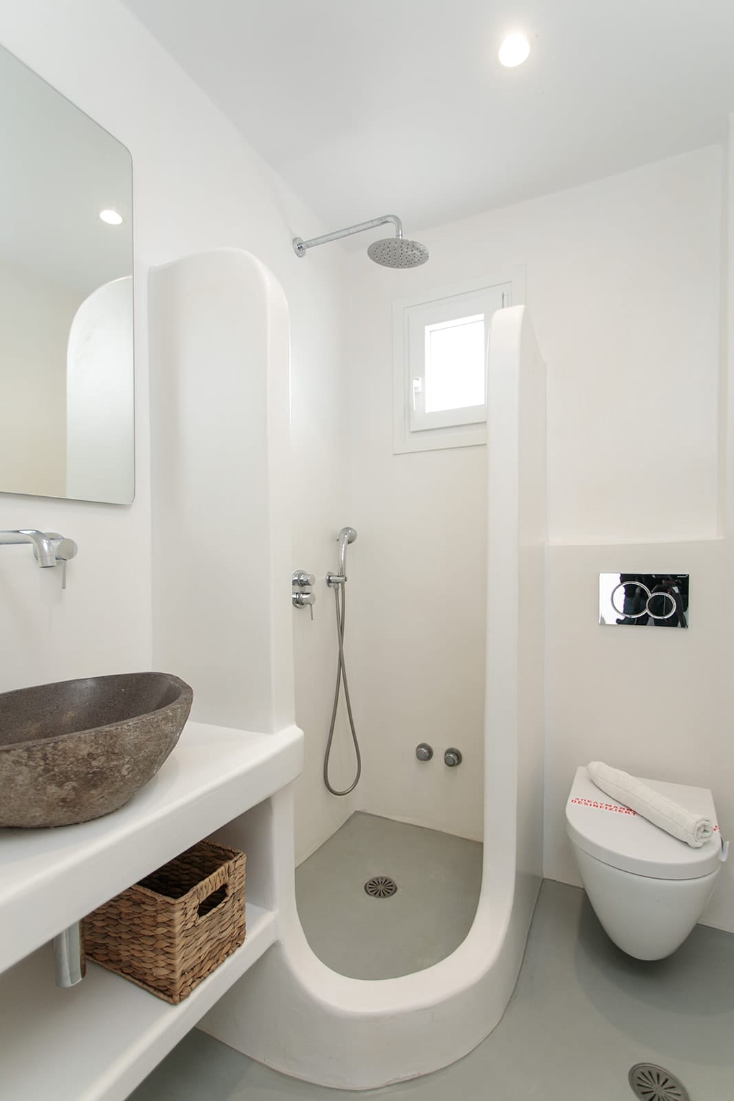 Family Apartment  of 5 guests on Medium Floor with Balcony partial Sea  View